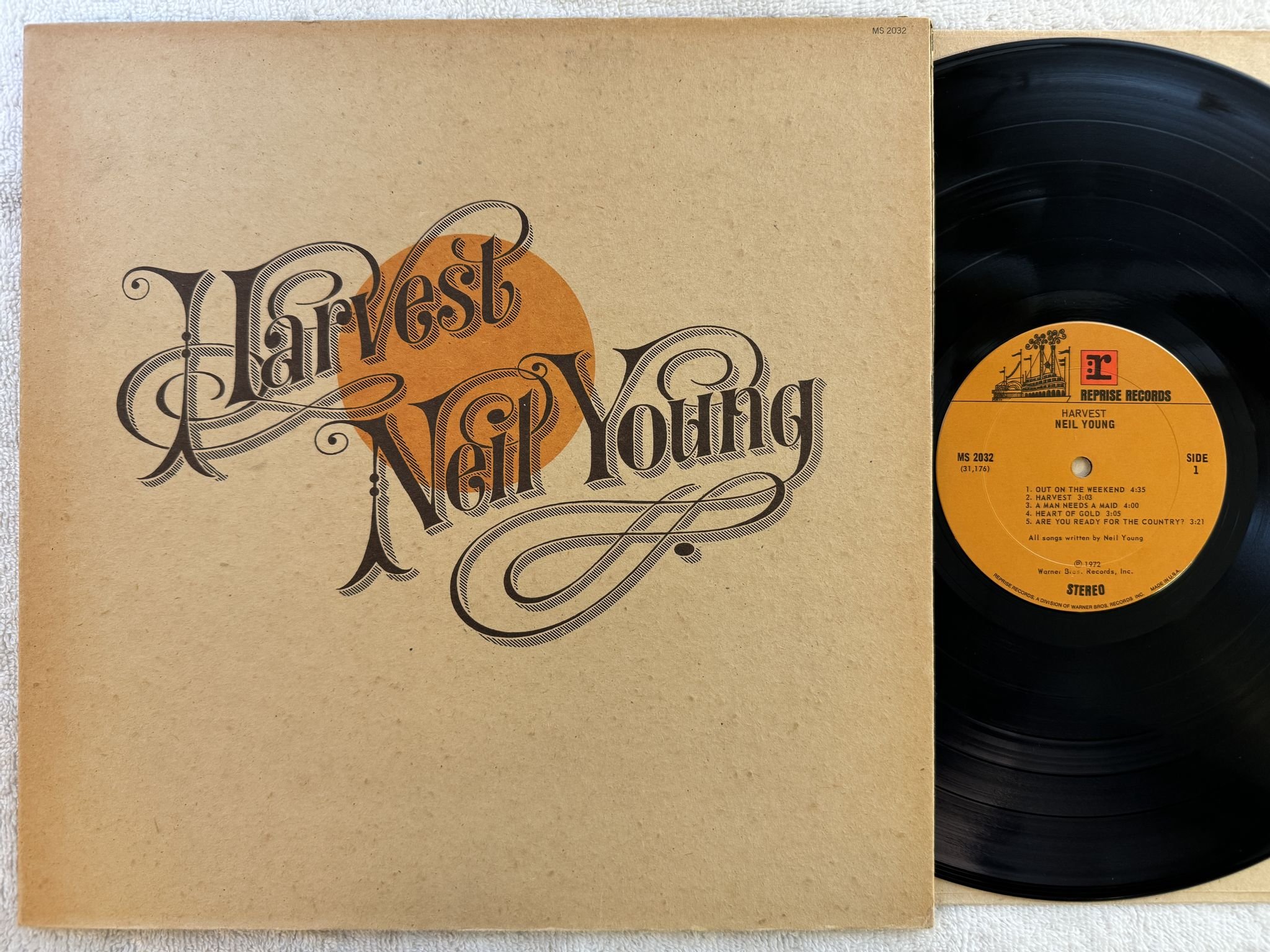 Omslagsbild för skivan NEIL YOUNG harvest LP -72 US REPRISE MS 2032