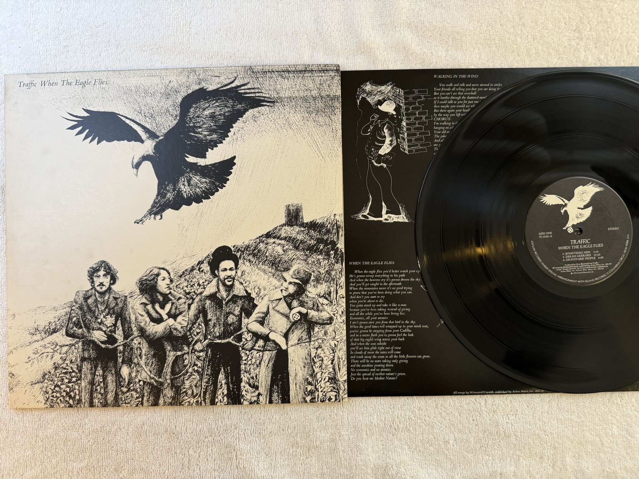 Omslagsbild för skivan TRAFFIC when the eagle flies LP -74 ISLAND 7E-1020