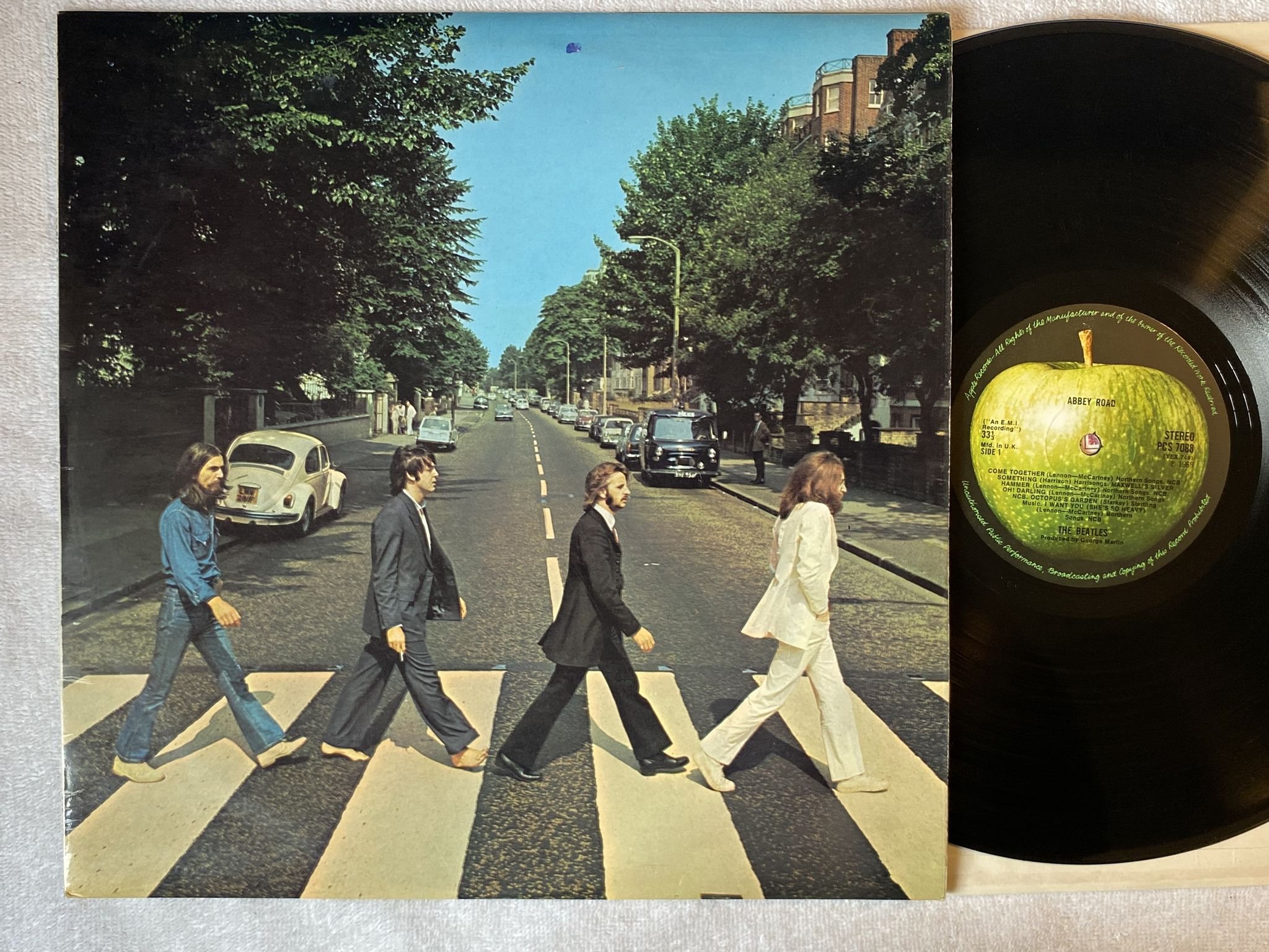 Omslagsbild för skivan THE BEATLES abbey road LP -69 UK APPLE PCS 7088 *** Misaligned apple ***