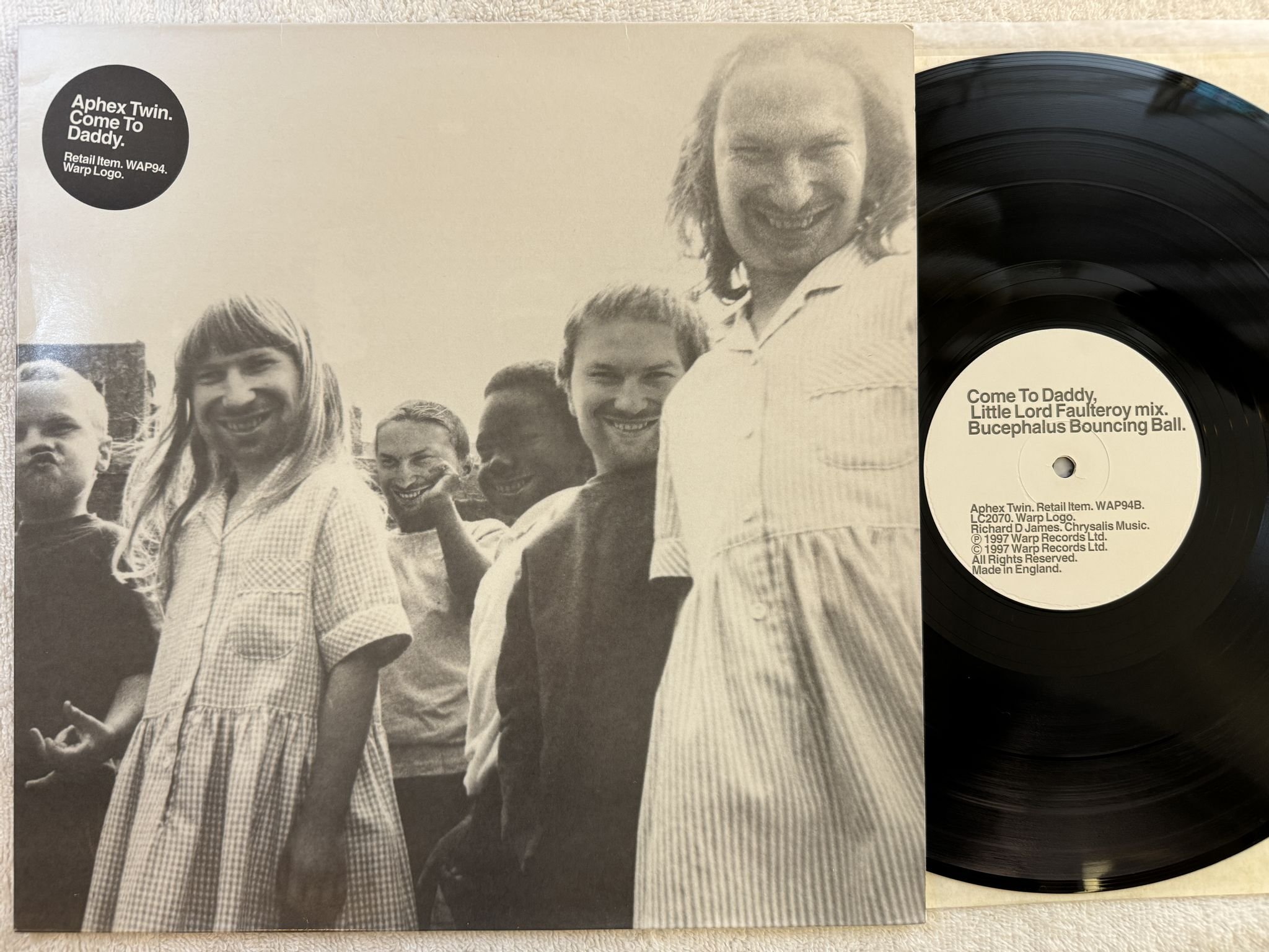 Omslagsbild för skivan APHEX TWIN Come To Daddy 12" -97 UK WARP WAP94