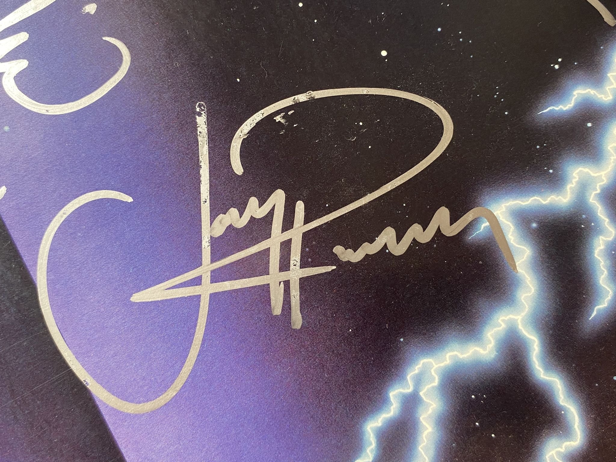 Omslagsbild för skivan GREAT WHITE shot in the dark LP -86 US CAPITOL SD 12525 *** signed by all ***