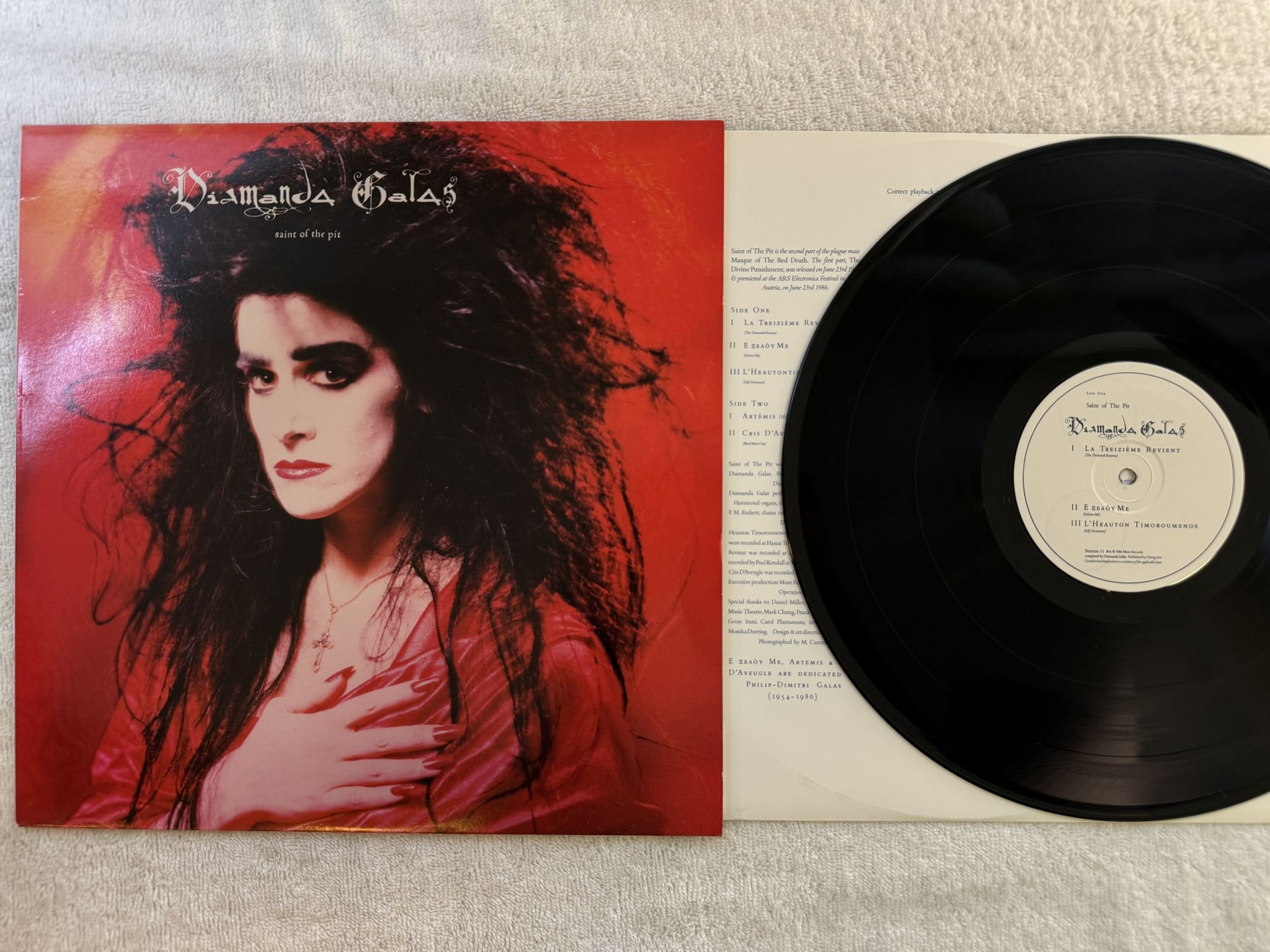 Omslagsbild för skivan DIAMANDA GALAS Saint Of The Pit LP -86 UK MUTE STUMM 33
