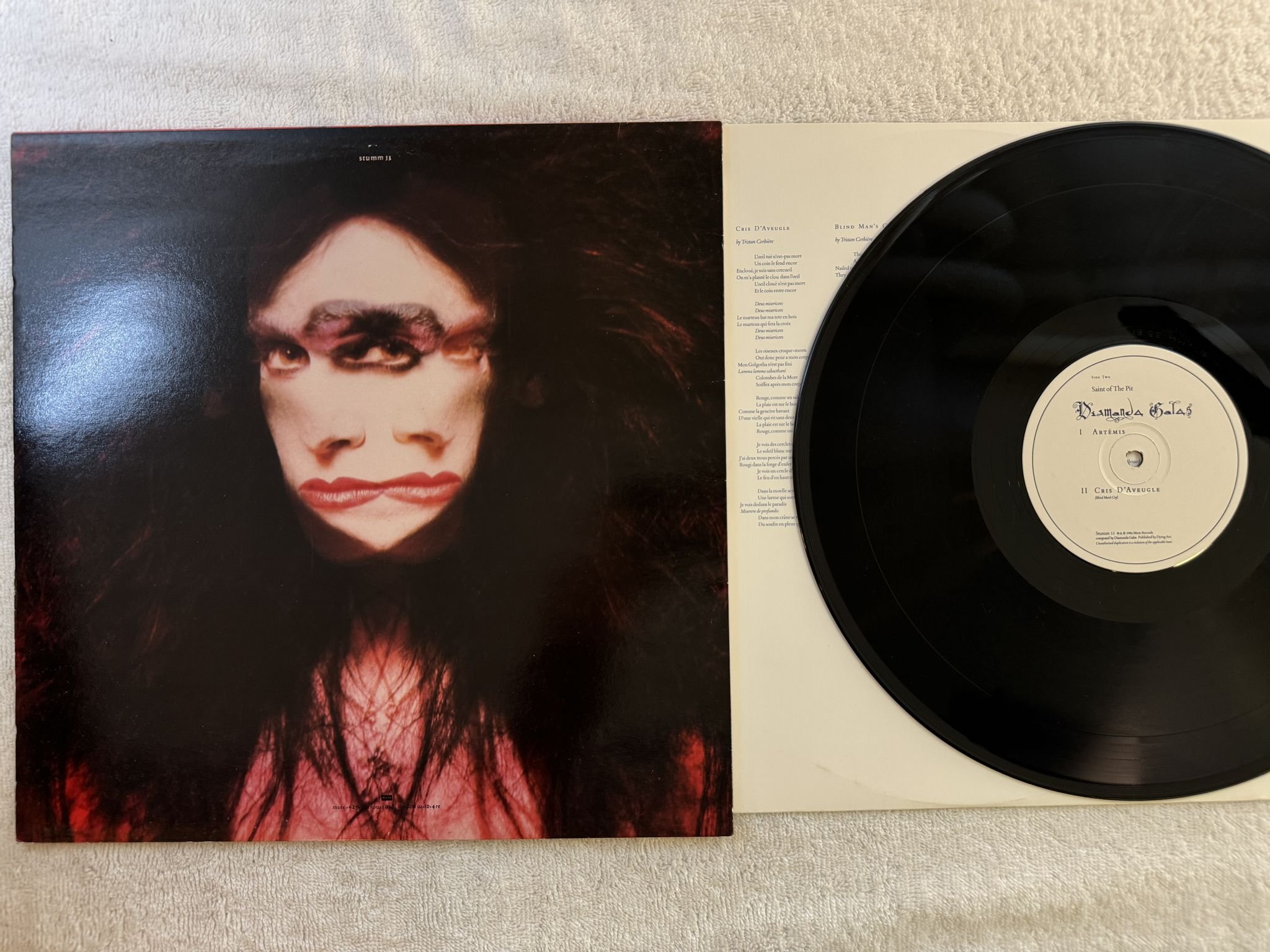 Omslagsbild för skivan DIAMANDA GALAS Saint Of The Pit LP -86 UK MUTE STUMM 33