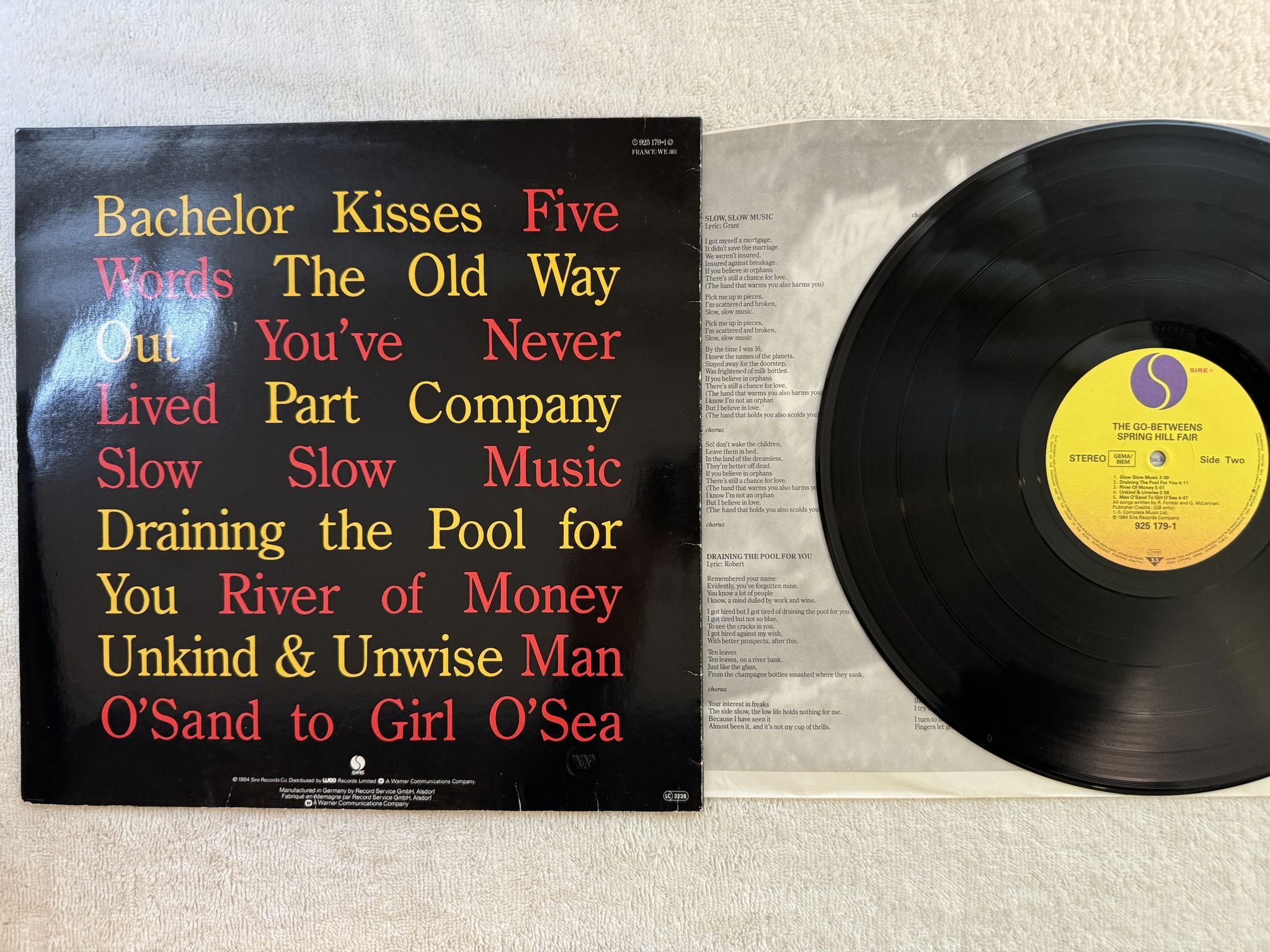 Omslagsbild för skivan THE GO-BETWEENS spring hill fair LP -84 Ger SIRE 925179-1