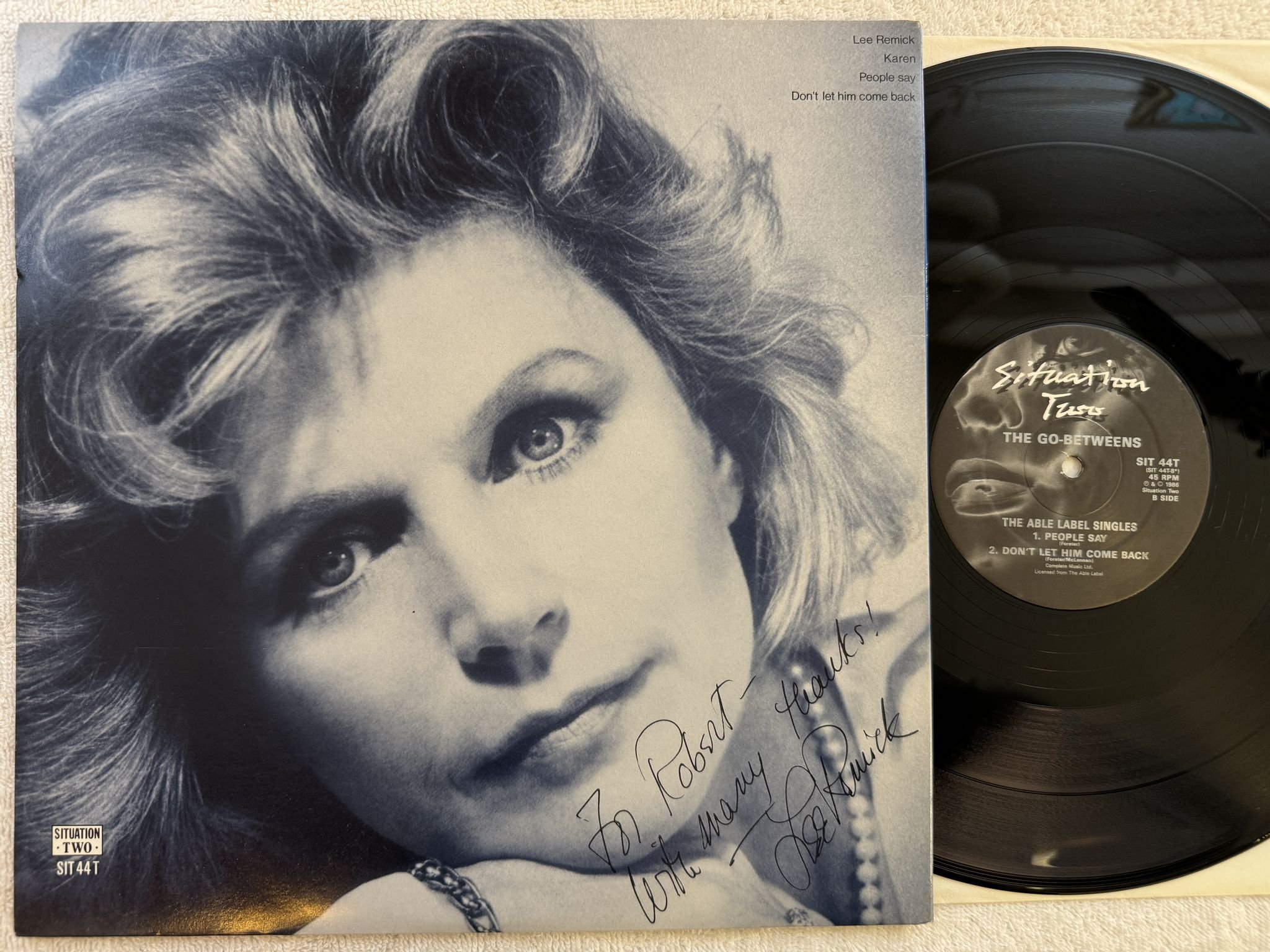 Omslagsbild för skivan THE GO-BETWEENS the Able Label Singles LP -86 UK SITUATION TWO SIT 44 T