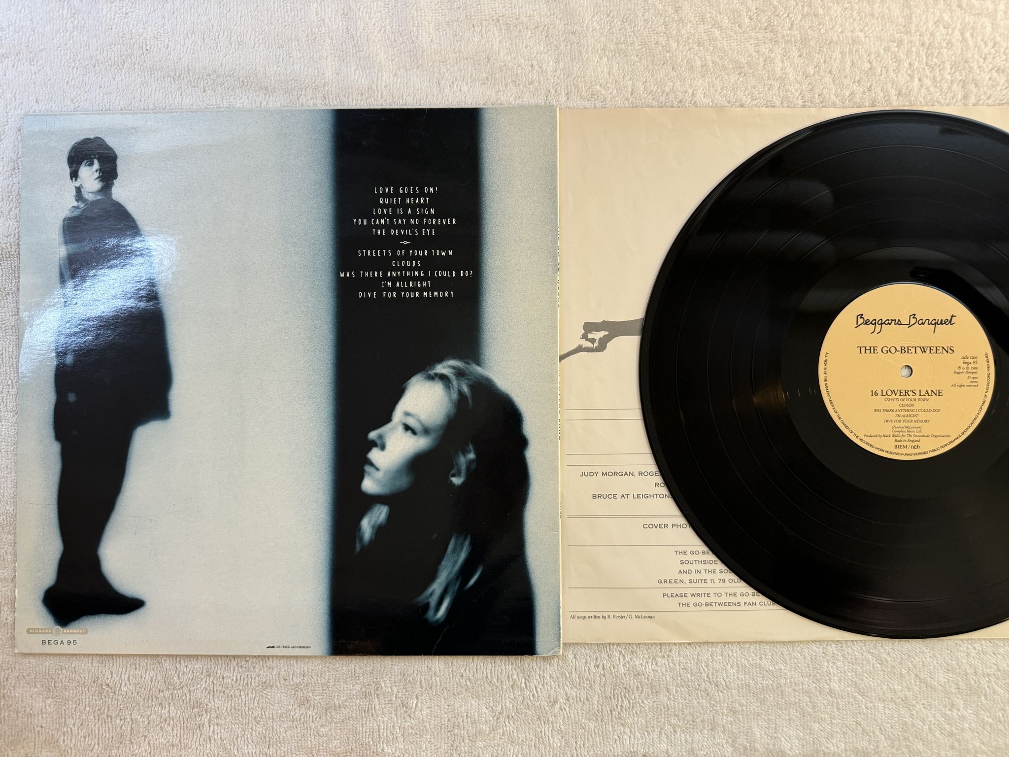 Omslagsbild för skivan THE GO-BETWEENS 16 Lovers Lane LP -88 ncb BEGGARS BANQUET BEGA 95