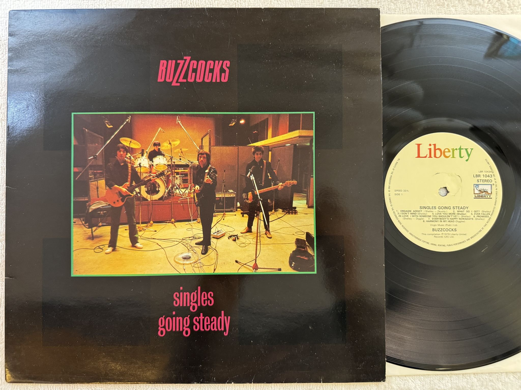 Omslagsbild för skivan BUZZCOCKS Singles Going Steady LP UK LIBERTY LBR 1043