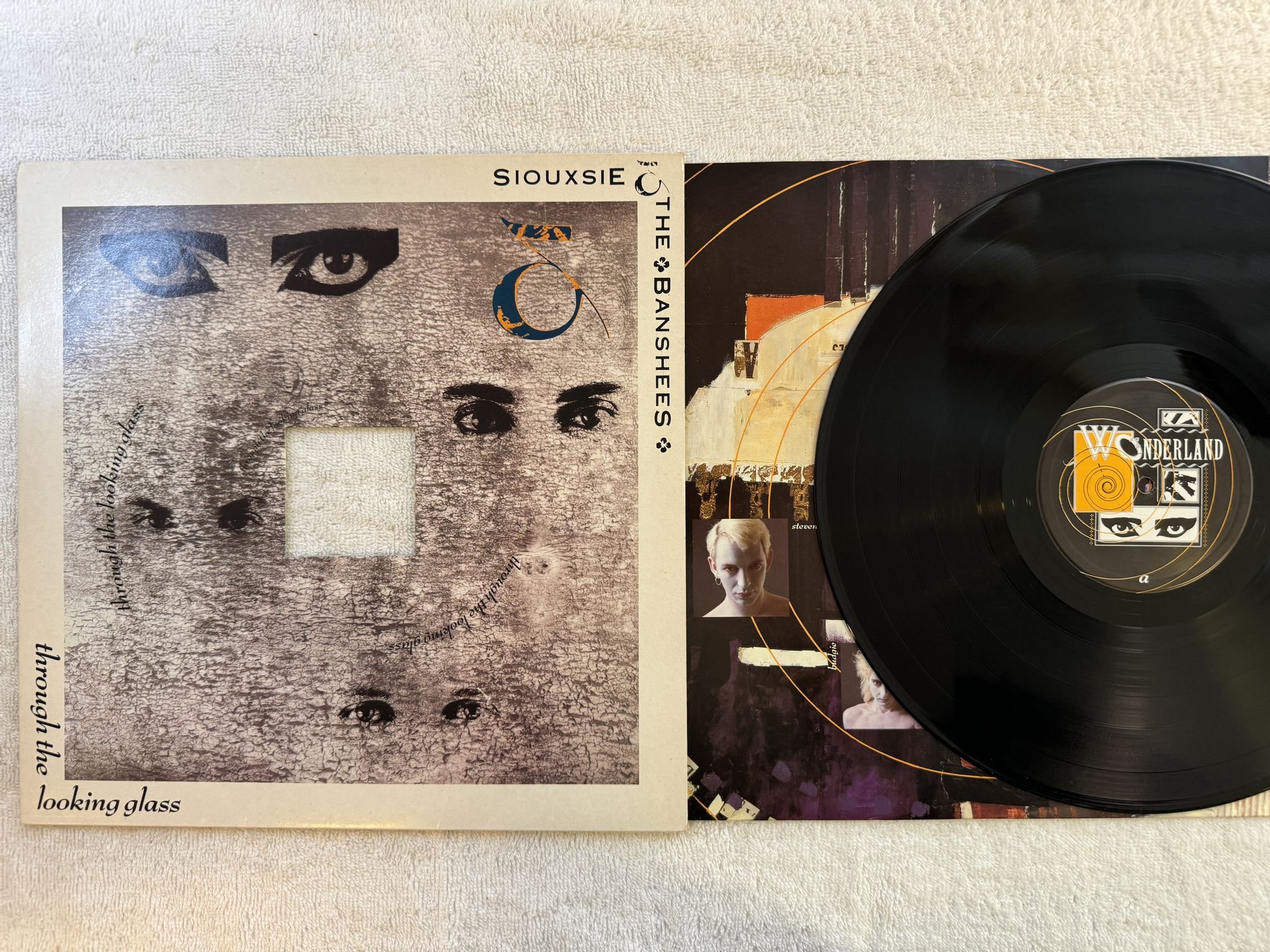 Omslagsbild för skivan SIOUXSIE AND THE BANSHEES Through The Looking Glass LP -87 UK * Die cut sleeve *