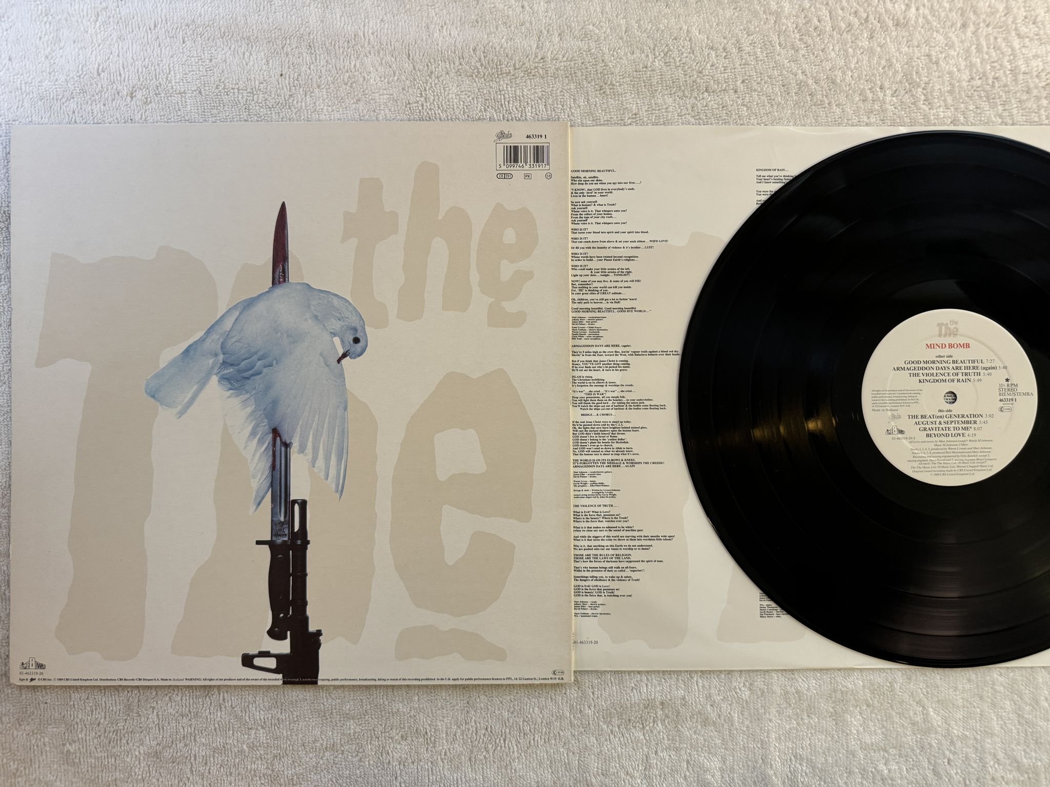 Omslagsbild för skivan THE THE mind bomb LP -89 some bizzare 463319 1