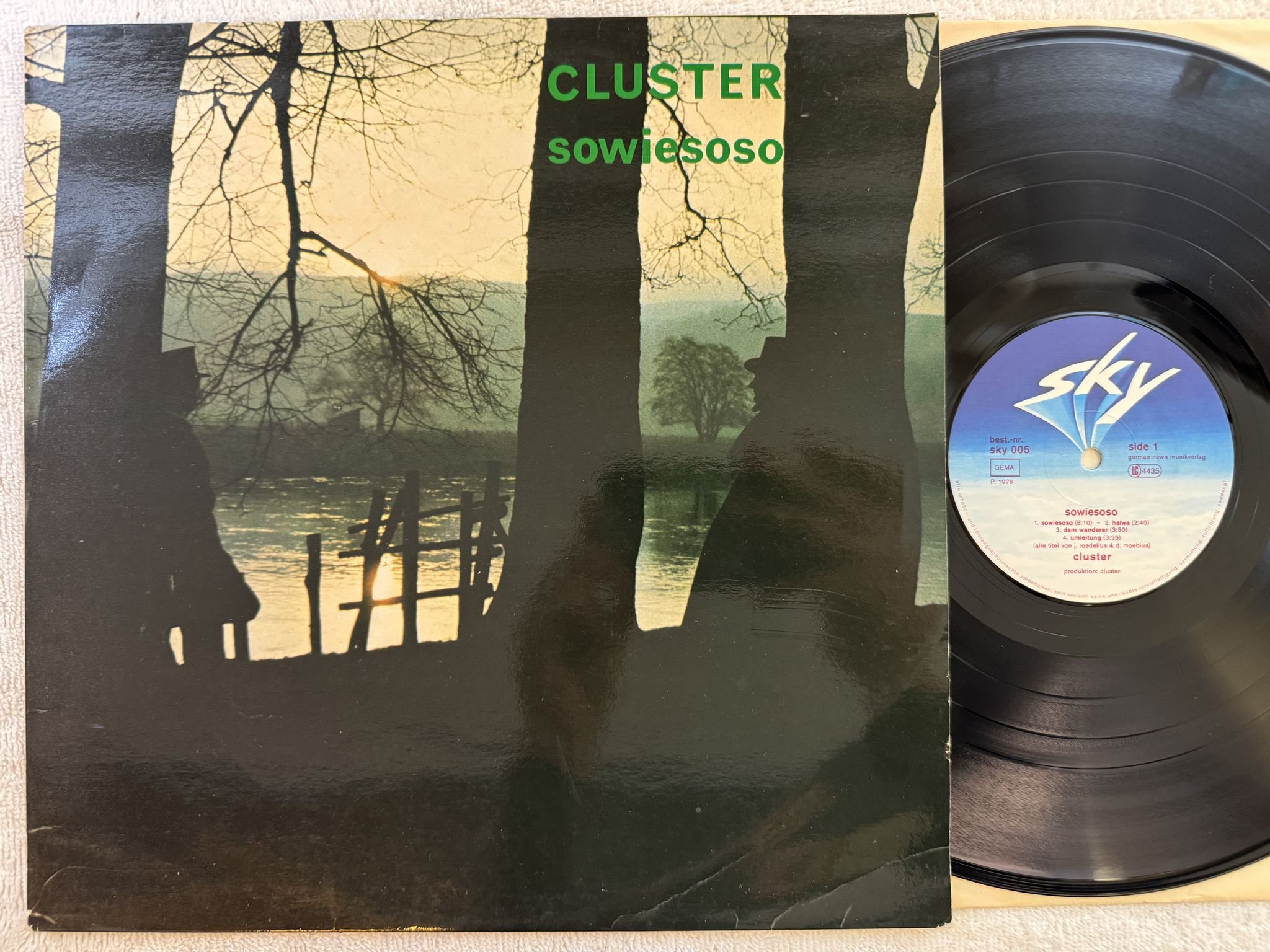Omslagsbild för skivan CLUSTER Sowiesoso LP -76 Ger SKY 005 *** electronic / ambient ***