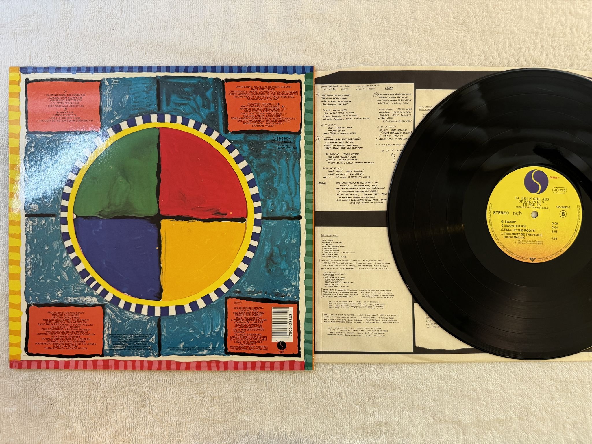 Omslagsbild för skivan TALKING HEADS Speaking In Tongues LP -83 ncb SIRE 92-3883-1 DDM