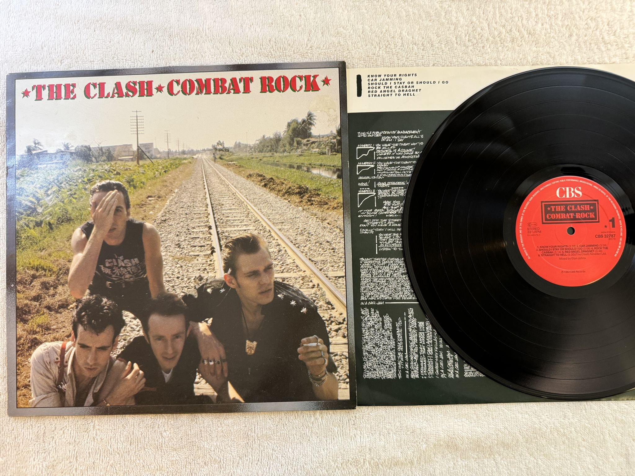 Omslagsbild för skivan THE CLASH combat rock LP re HOL cbs 32787