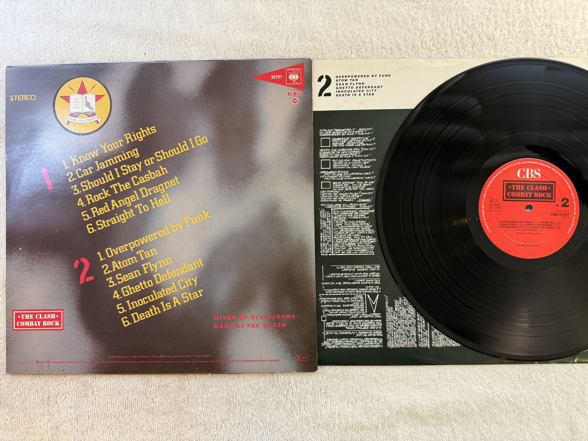 Omslagsbild för skivan THE CLASH combat rock LP re HOL cbs 32787