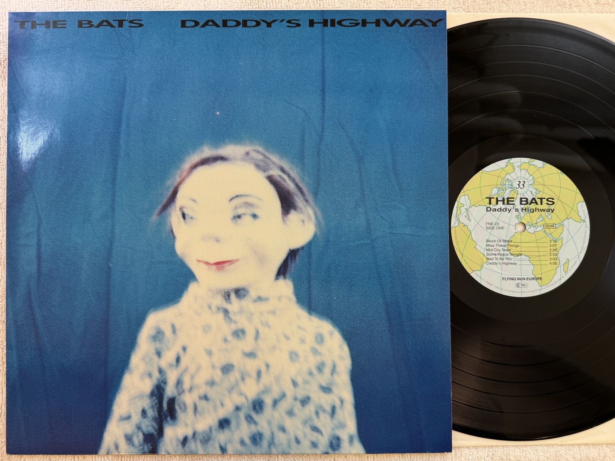 Omslagsbild för skivan THE BATS Daddy's Highway LP -87 FLYING NUN FNE 23 *** Rare Indie Rock ***
