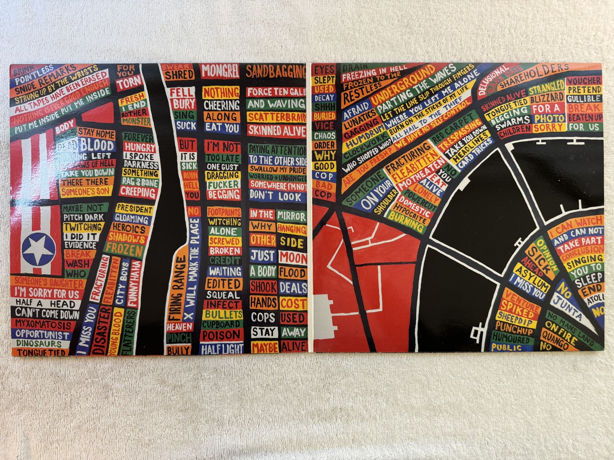 Omslagsbild för skivan THE RADIOHEAD Hail To The Thief 2xLP 2003 PARLOPHONE 724358454314 ** RARE **