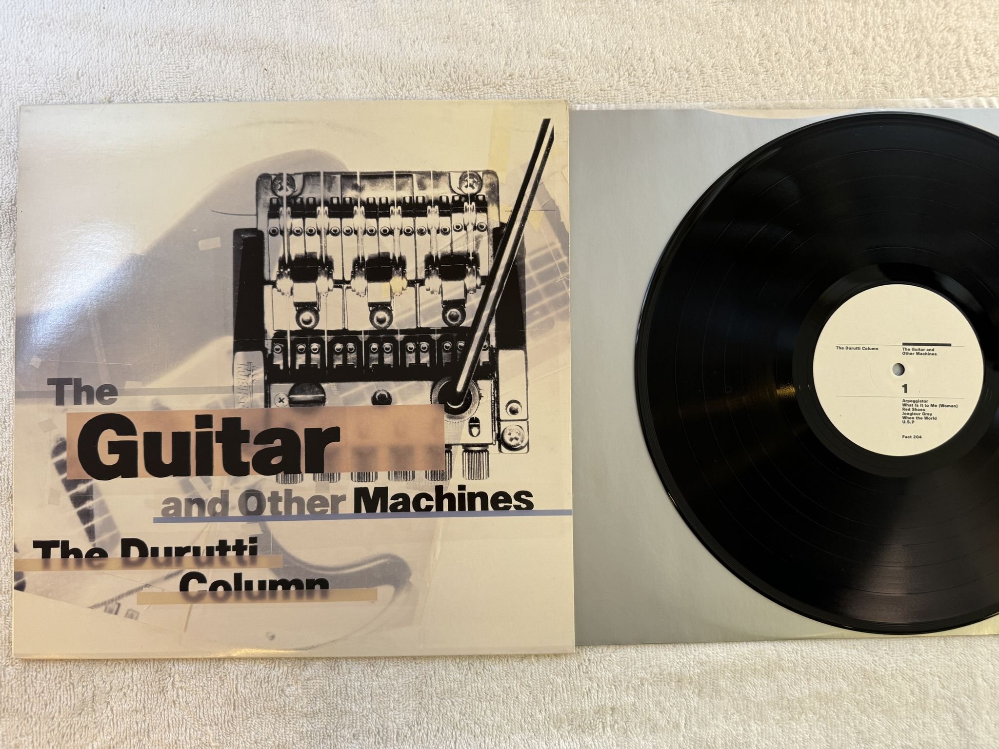 Omslagsbild för skivan THE DURUTTI COLUMN The Guitar And Other Machines LP -87 FACTORY Fact 204