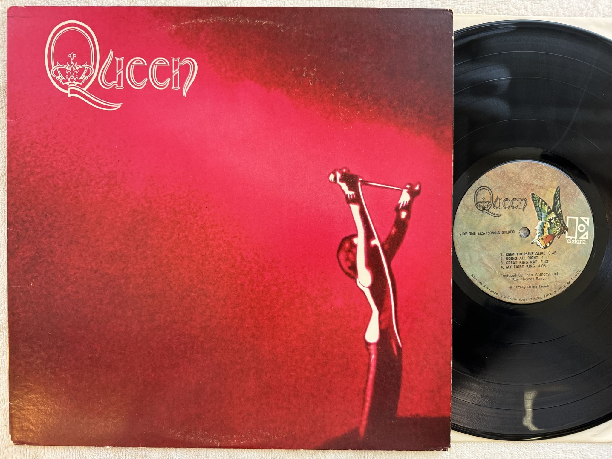 Omslagsbild för skivan QUEEN s/t LP -73 US ELEKTRA EKS 75064