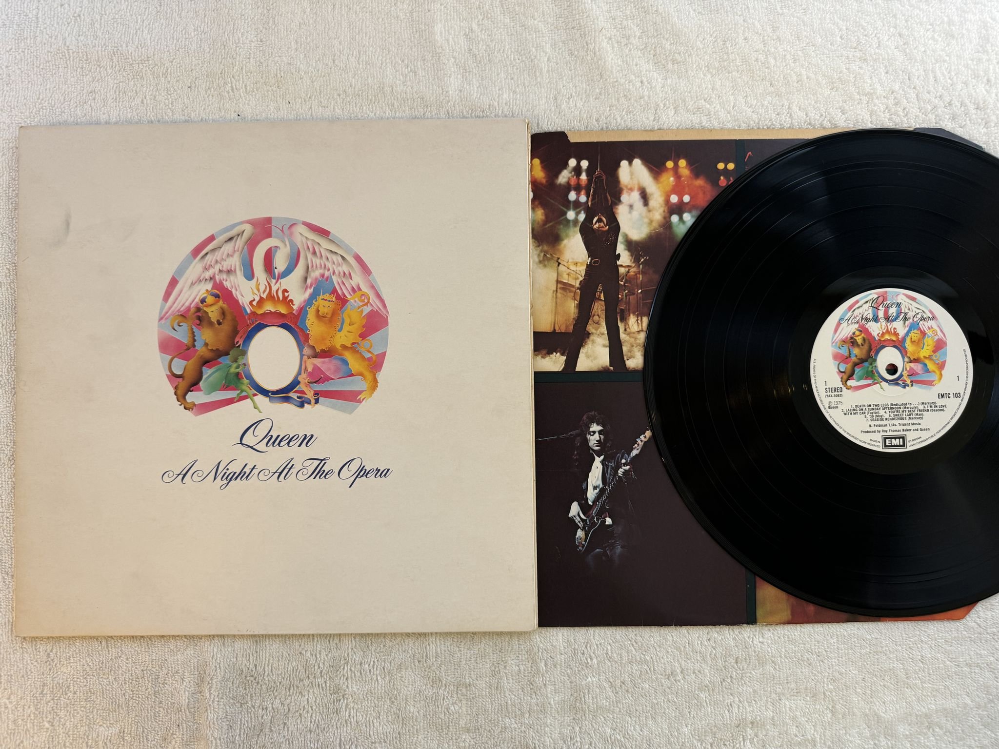 Omslagsbild för skivan QUEEN a night at the opera LP -75 UK EMI EMTC 103