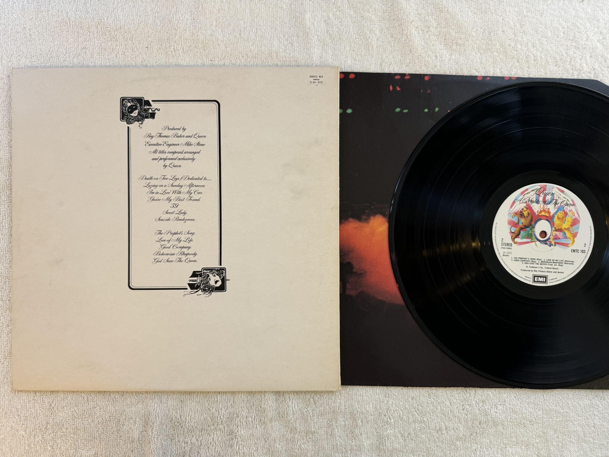 Omslagsbild för skivan QUEEN a night at the opera LP -75 UK EMI EMTC 103