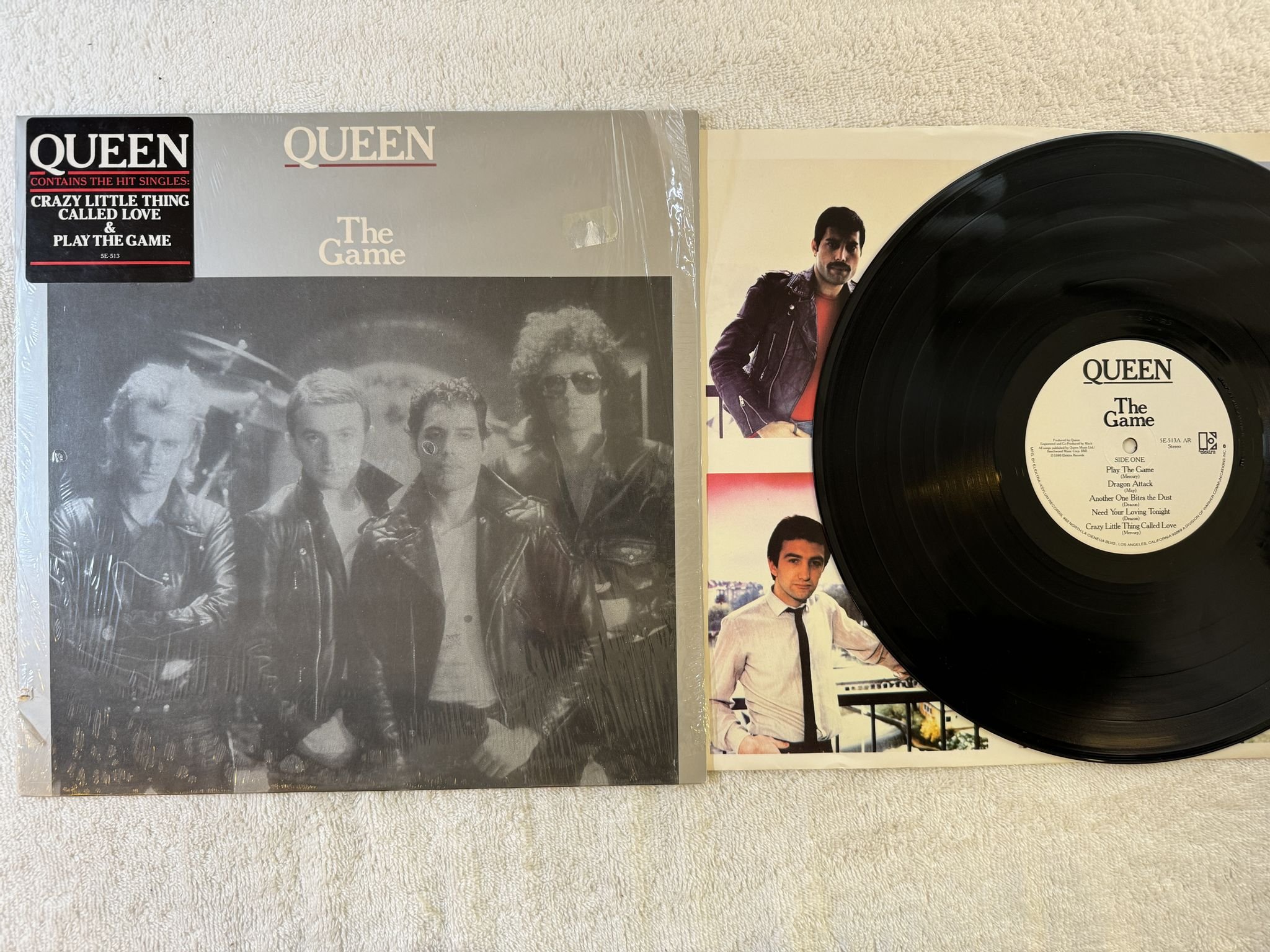 Omslagsbild för skivan QUEEN the game LP -80 US ELEKTRA 5E 513A AR