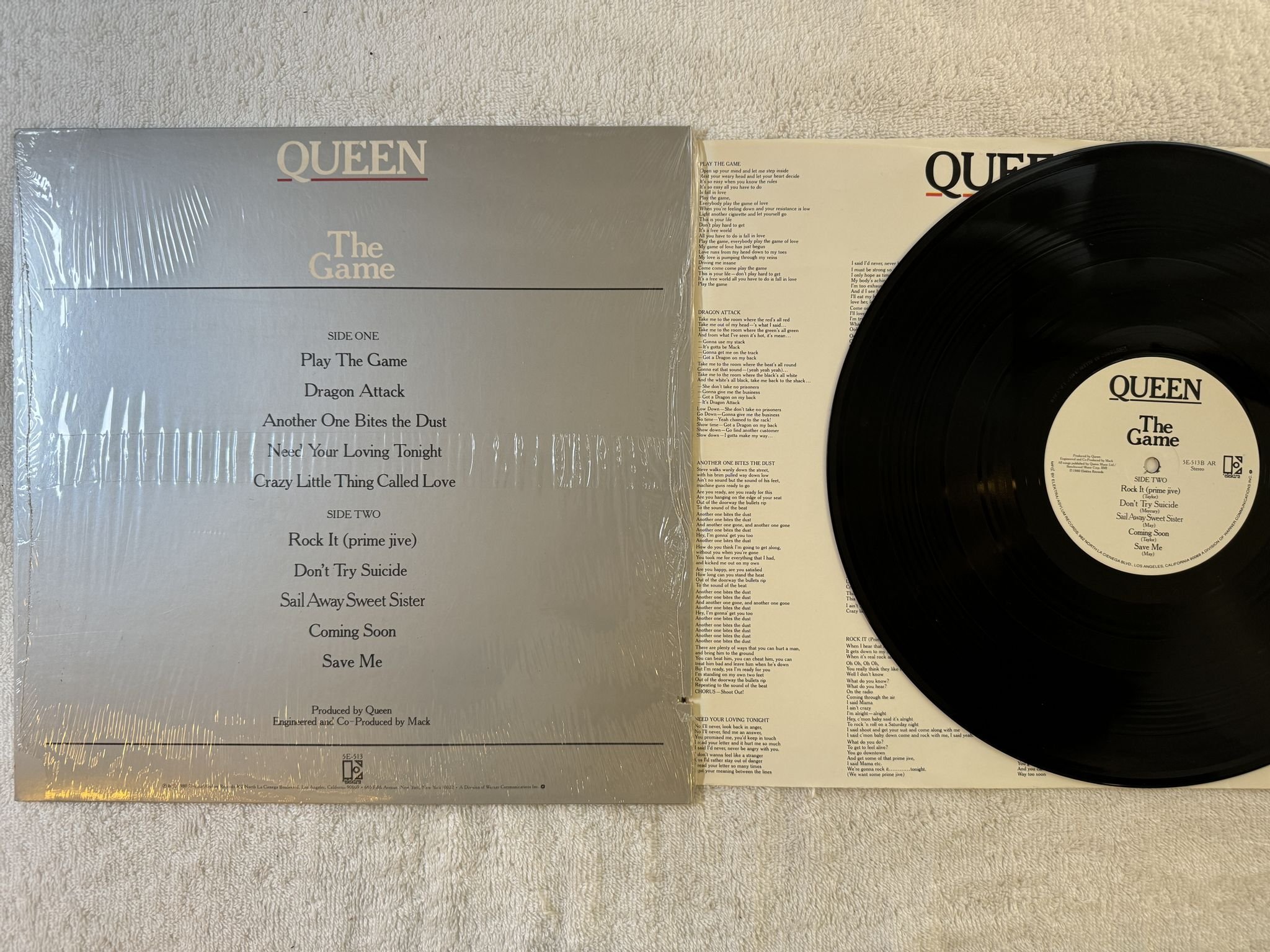 Omslagsbild för skivan QUEEN the game LP -80 US ELEKTRA 5E 513A AR