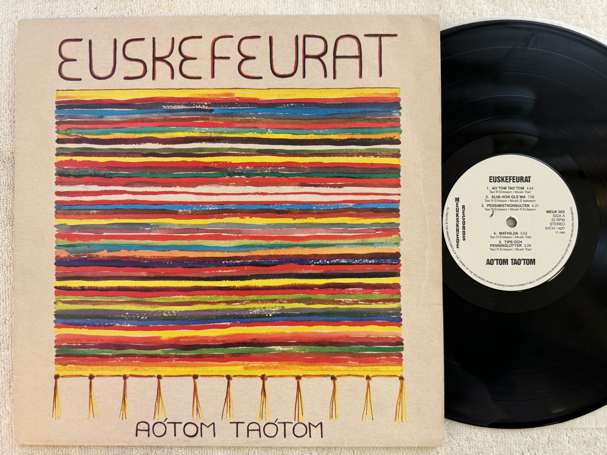 Omslagsbild för skivan EUSKEFEURAT ao'tom tao'tom LP -86 Swe meukskrede MEUK 003