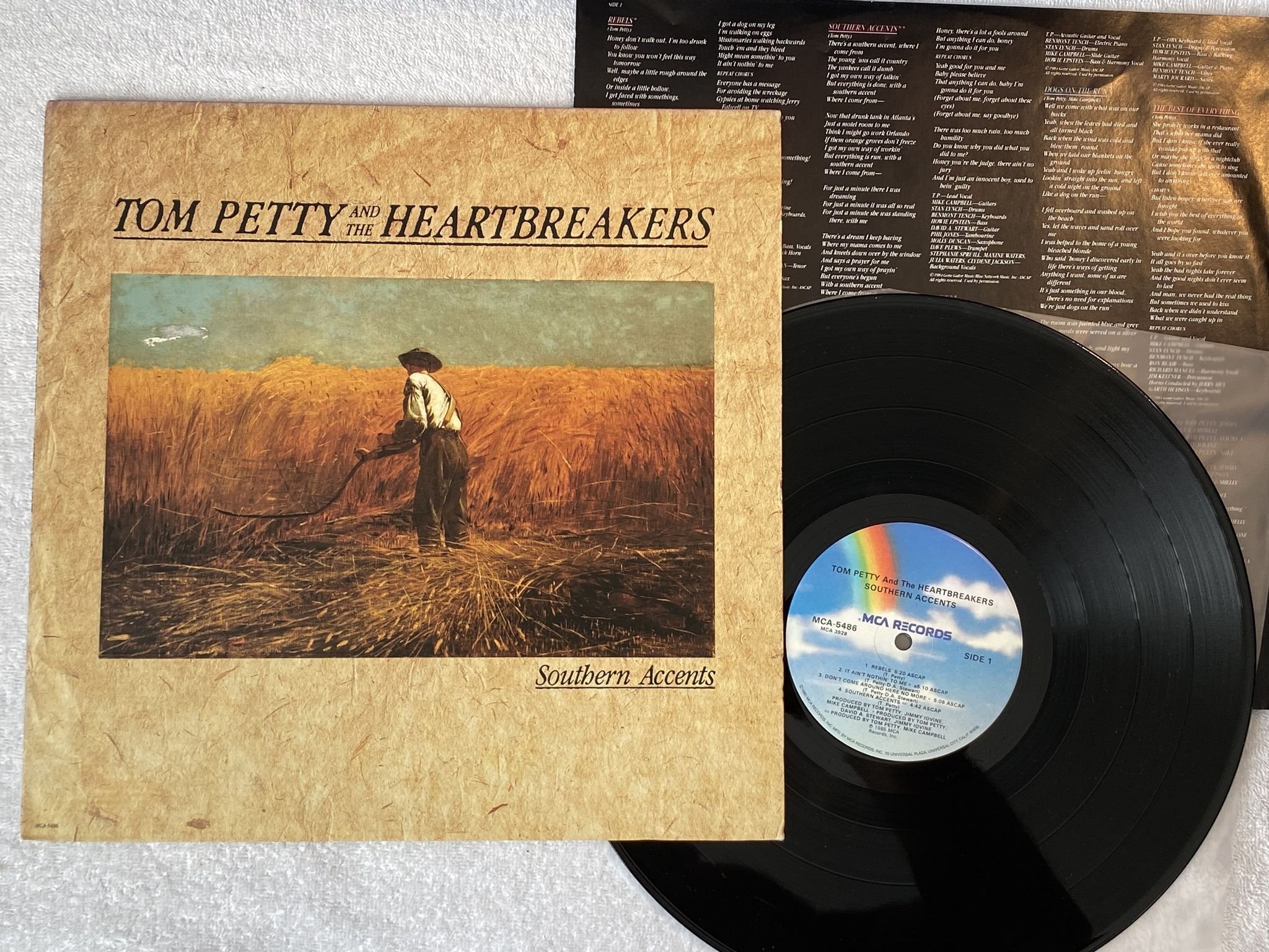 Omslagsbild för skivan TOM PETTY & THE HEARTBREAKERS southern accents LP -85 US MCA 5486