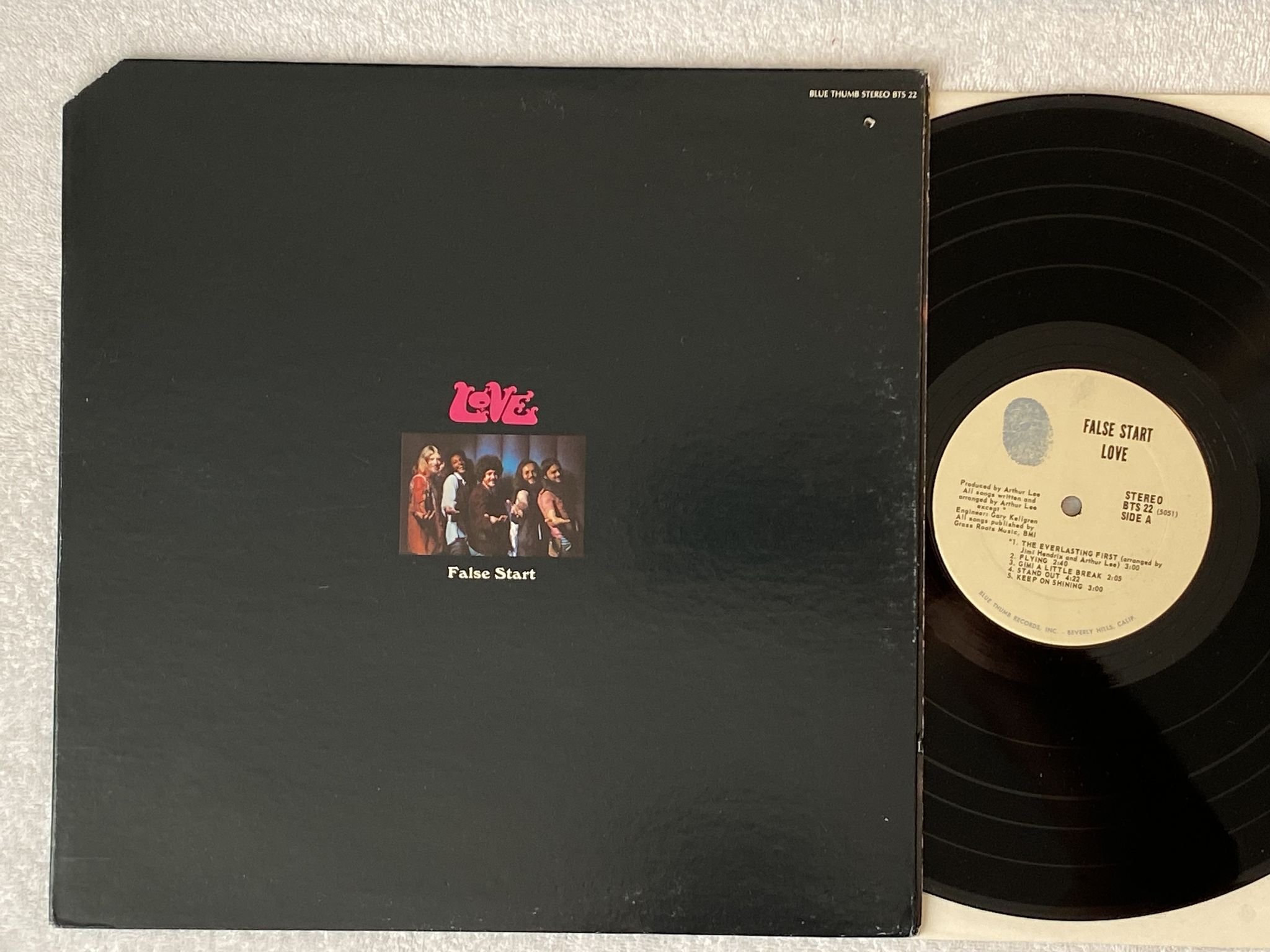 Omslagsbild för skivan LOVE false start LP -70 US BLUE THUMB BTS 22