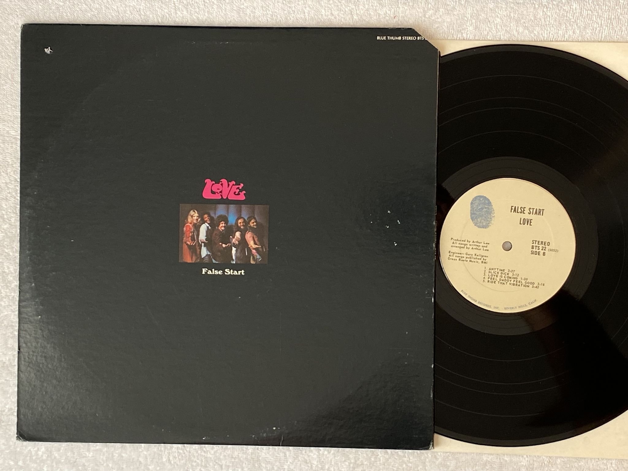 Omslagsbild för skivan LOVE false start LP -70 US BLUE THUMB BTS 22