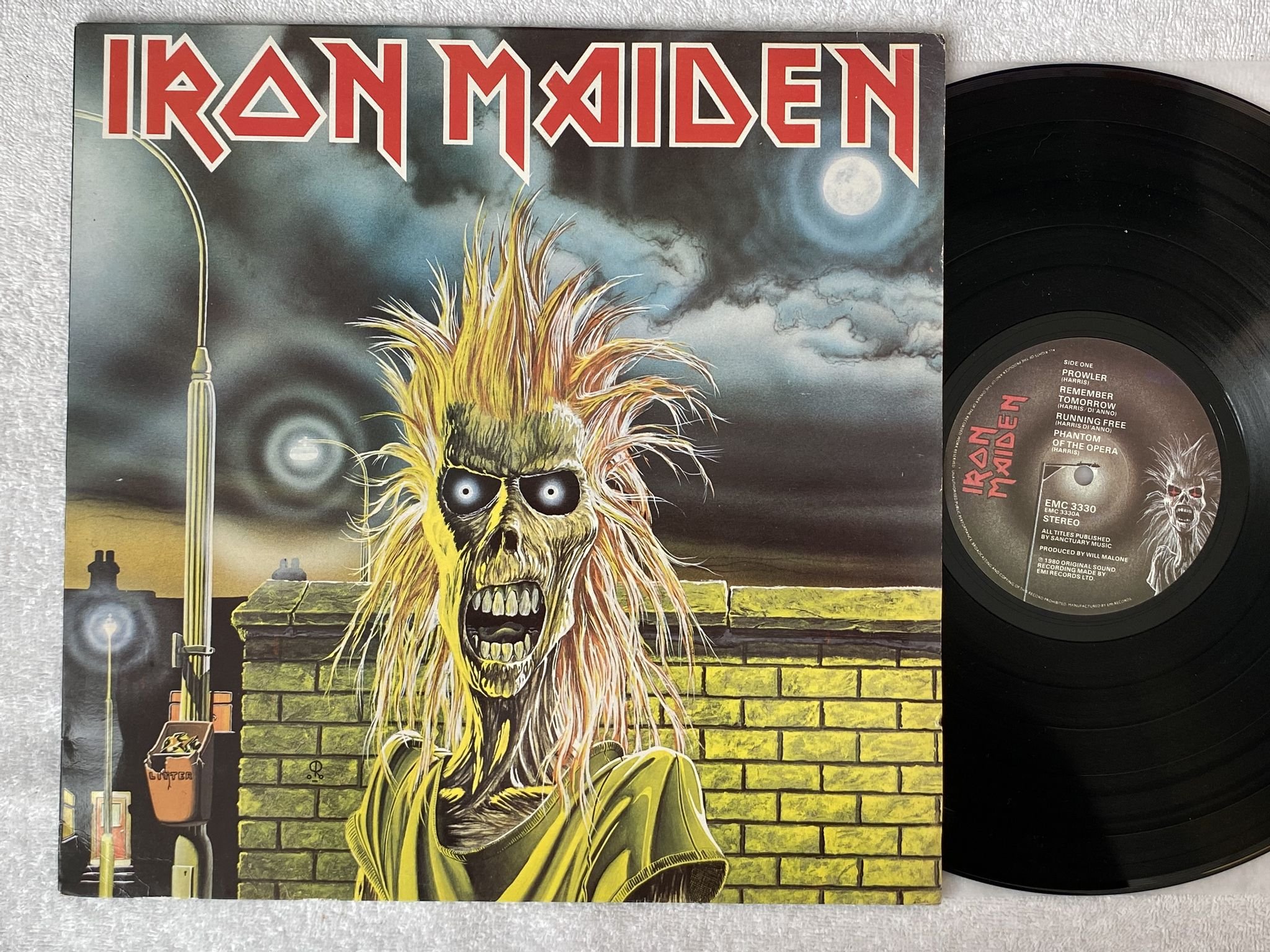 Omslagsbild för skivan IRON MAIDEN s/t LP -80 UK EMI EMC 3330 * long version of Phantom Of The Opera *