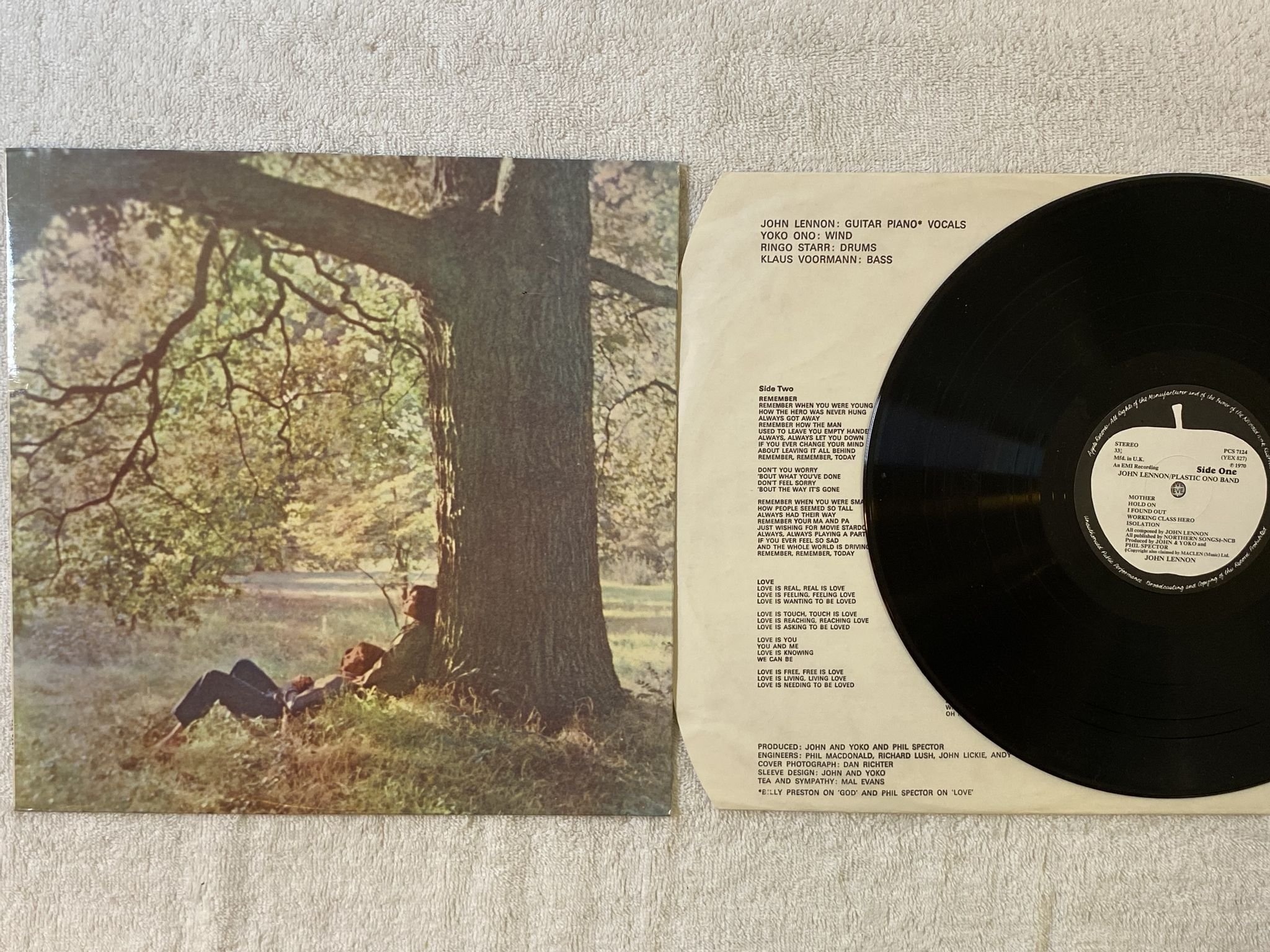 Omslagsbild för skivan JOHN LENNON / PLASTIC ONO BAND LP -70 UK APPLE PCS 7124