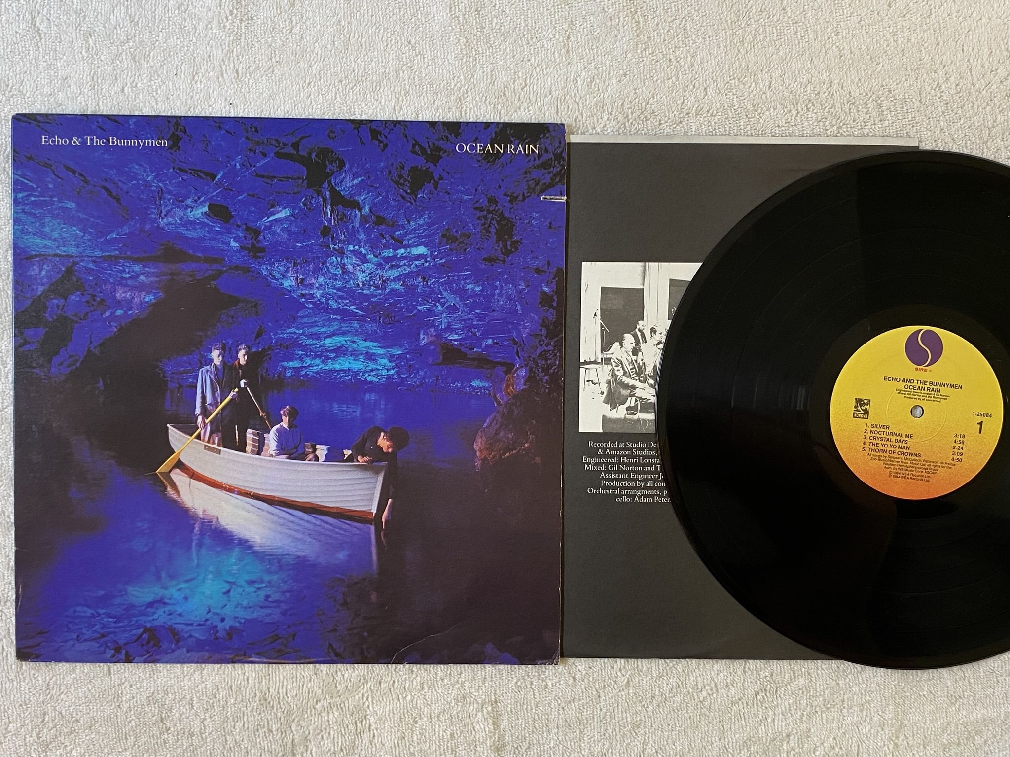 Omslagsbild för skivan ECHO & THE BUNNYMEN ocean rain LP -84 US SIRE 1-25084