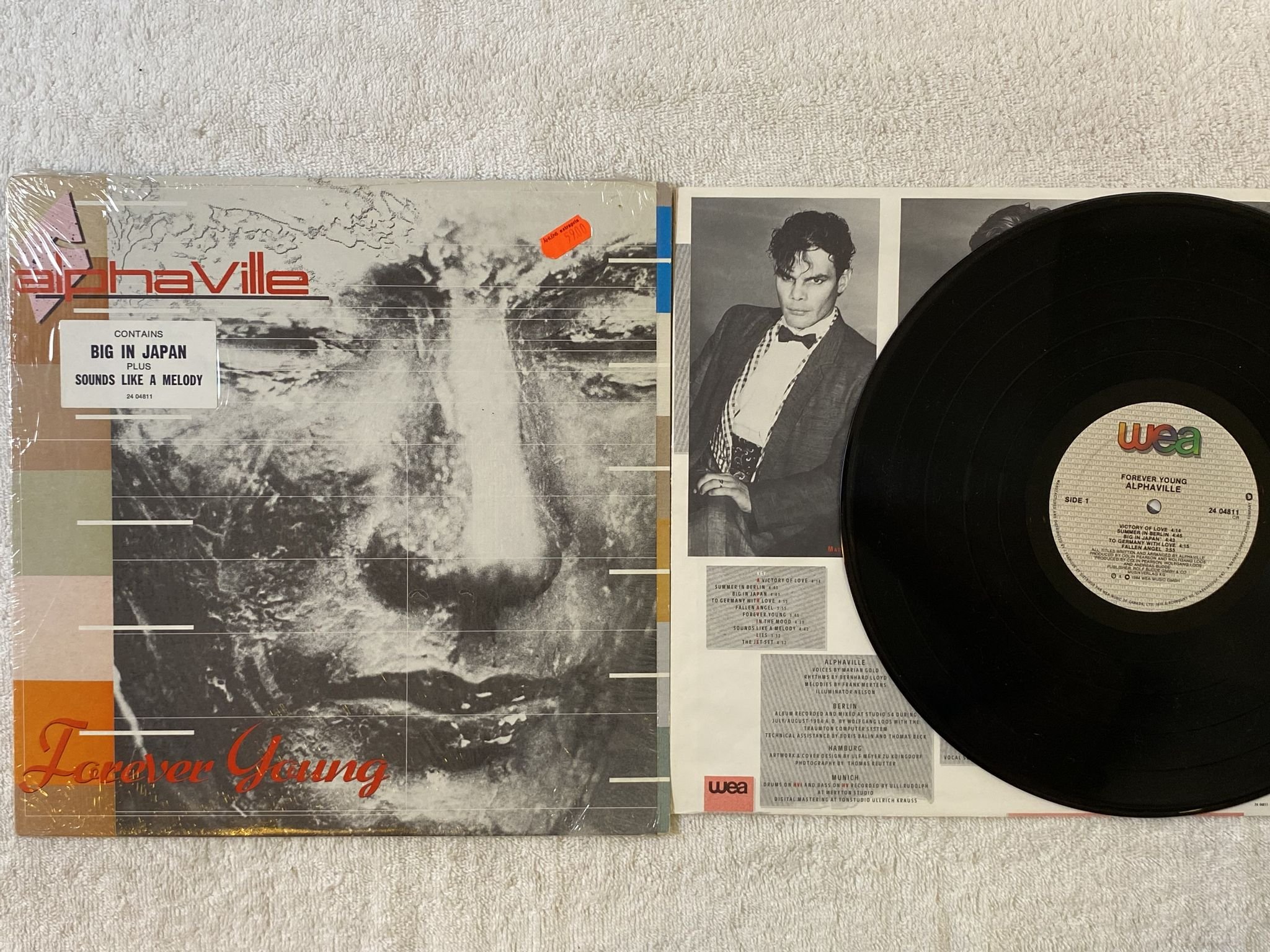 Omslagsbild för skivan ALPHAVILLE forever young LP -84 Can WEA 2404811
