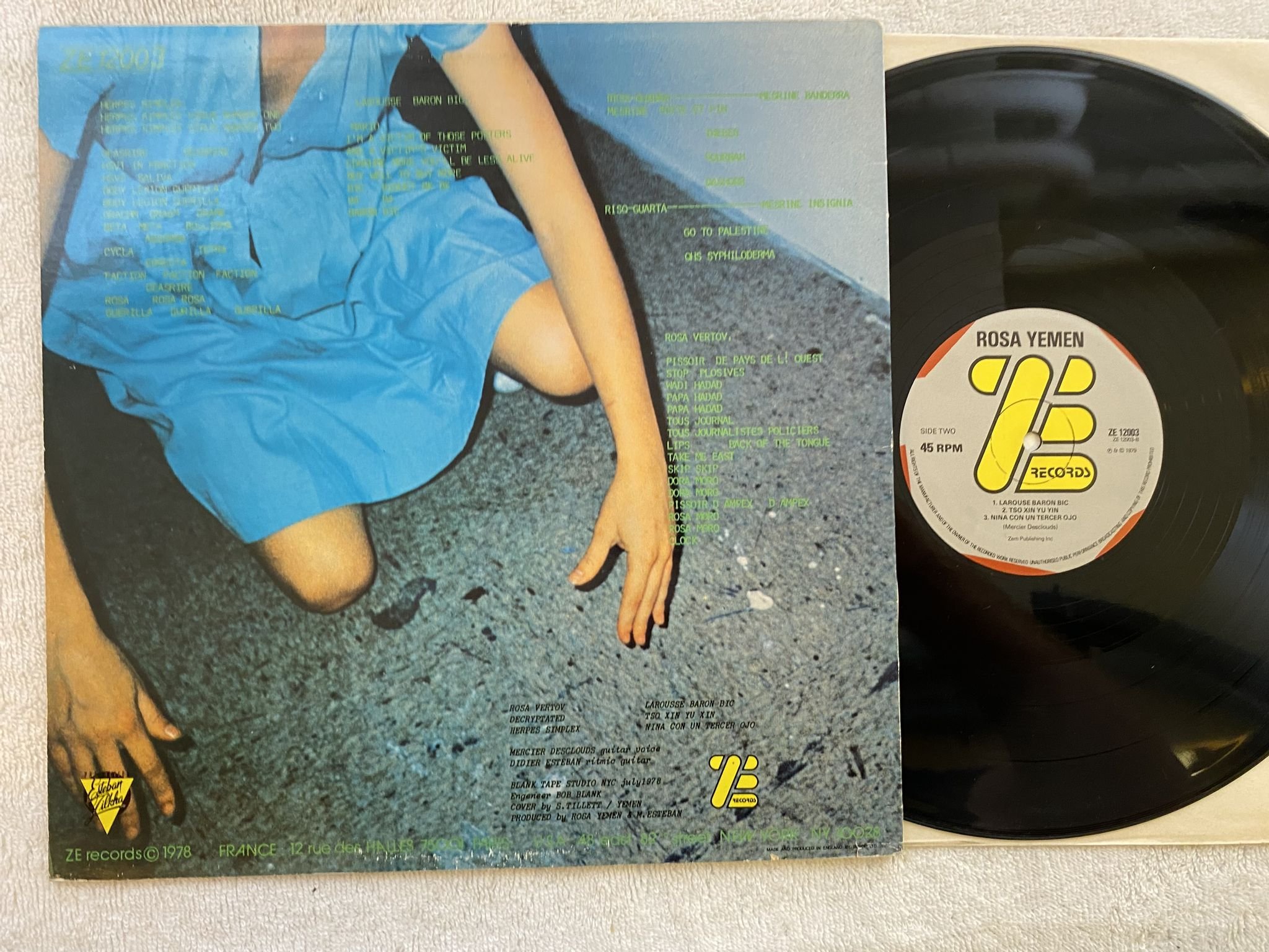 Omslagsbild för skivan ROSA YEMEN s/t 12" -79 UK ZE RECORDS ZE 12003 *** RARE NEW WAVE ***