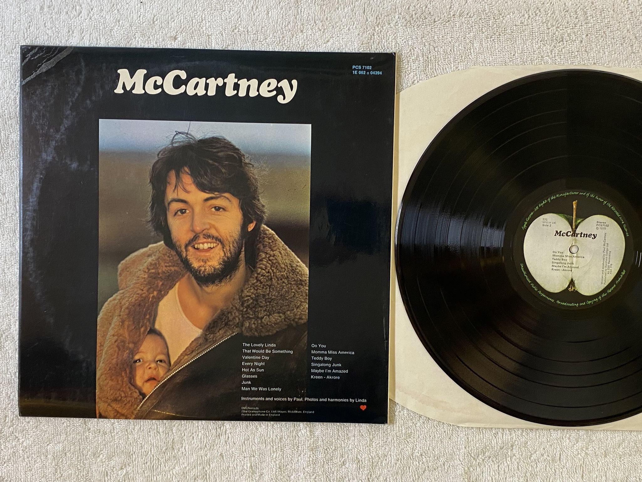 Omslagsbild för skivan PAUL McCARTNEY McCartney LP -70 UK APPLE PCS 7102