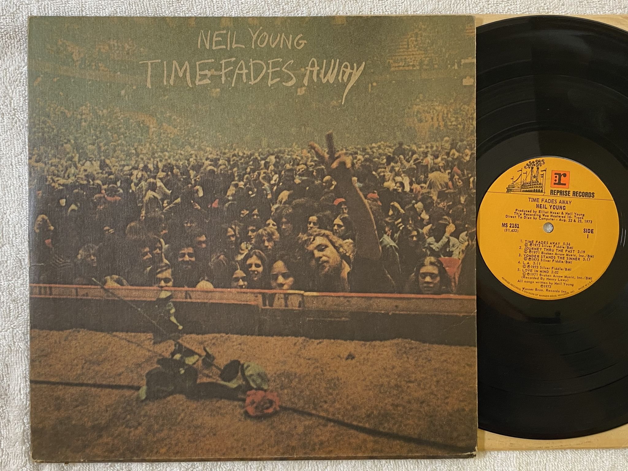 Omslagsbild för skivan NEIL YOUNG time fades away LP -73 US REPRISE MS 2161