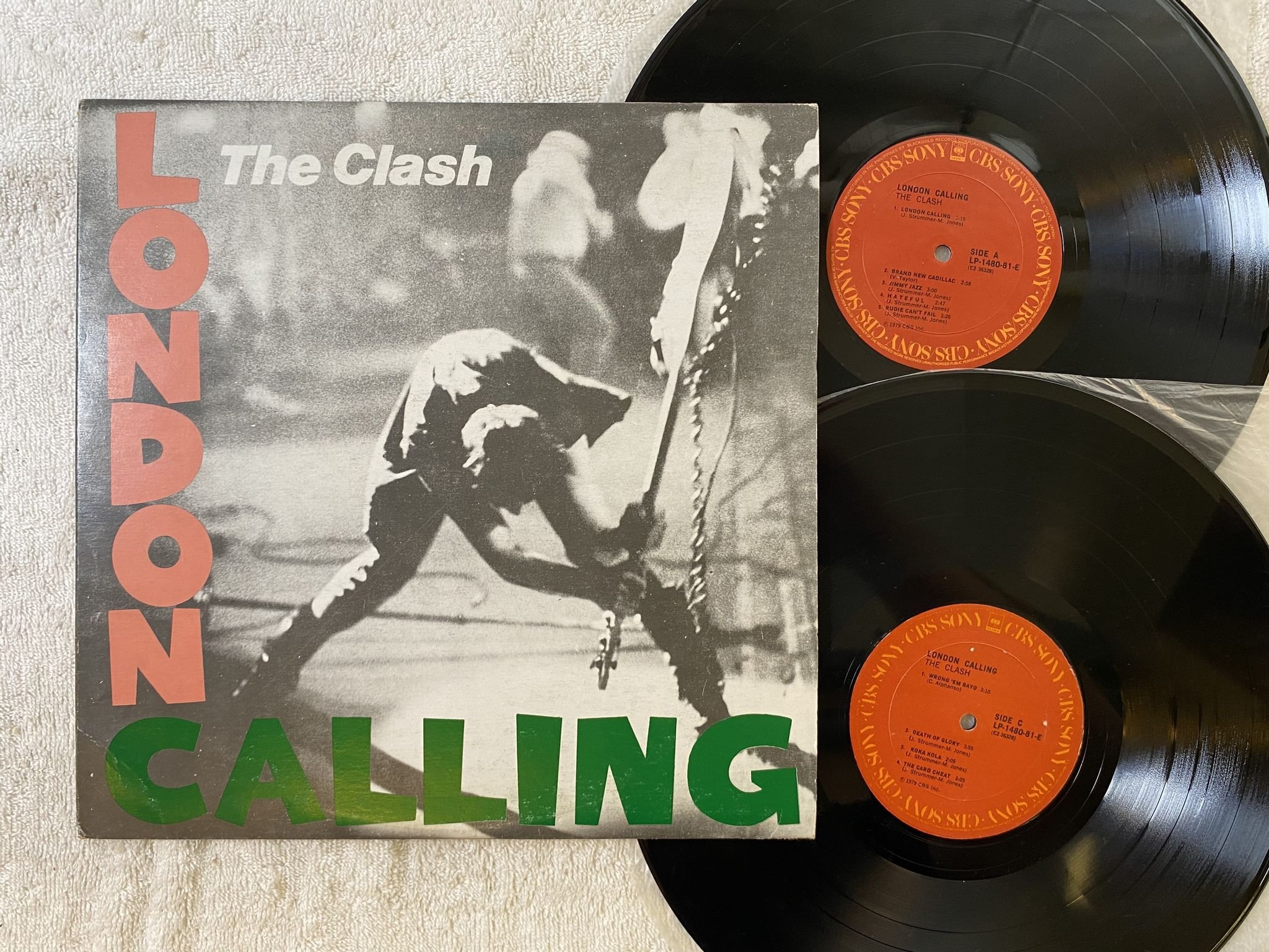 Omslagsbild för skivan THE CLASH Londing calling 2xLP Philippines CBS/SONY LP-1480-81-E