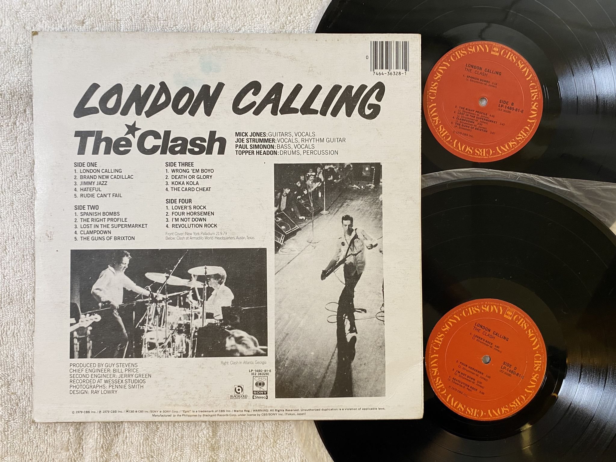 Omslagsbild för skivan THE CLASH Londing calling 2xLP Philippines CBS/SONY LP-1480-81-E