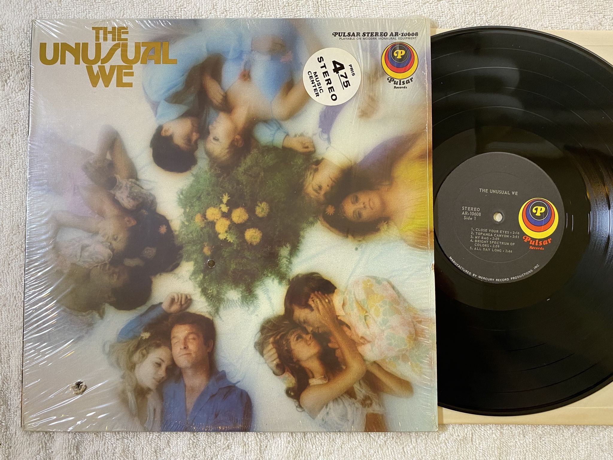 Omslagsbild för skivan THE UNUSUAL WE s/t LP -69 US PULSAR AR-10608