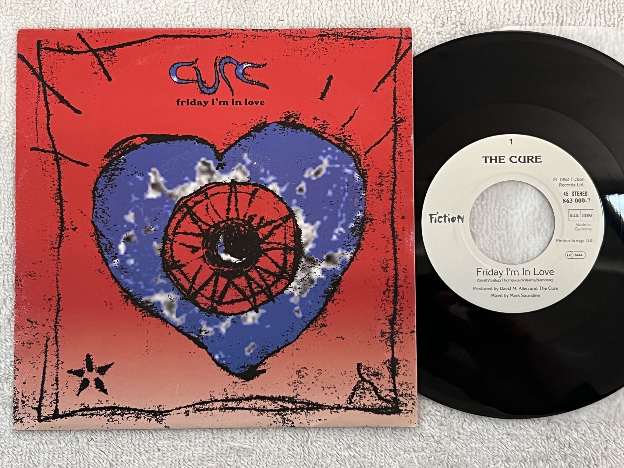 Omslagsbild för skivan THE CURE friday, I'm in love 7" -92 Ger FICTION 863 000-7 *** Classic !! ***