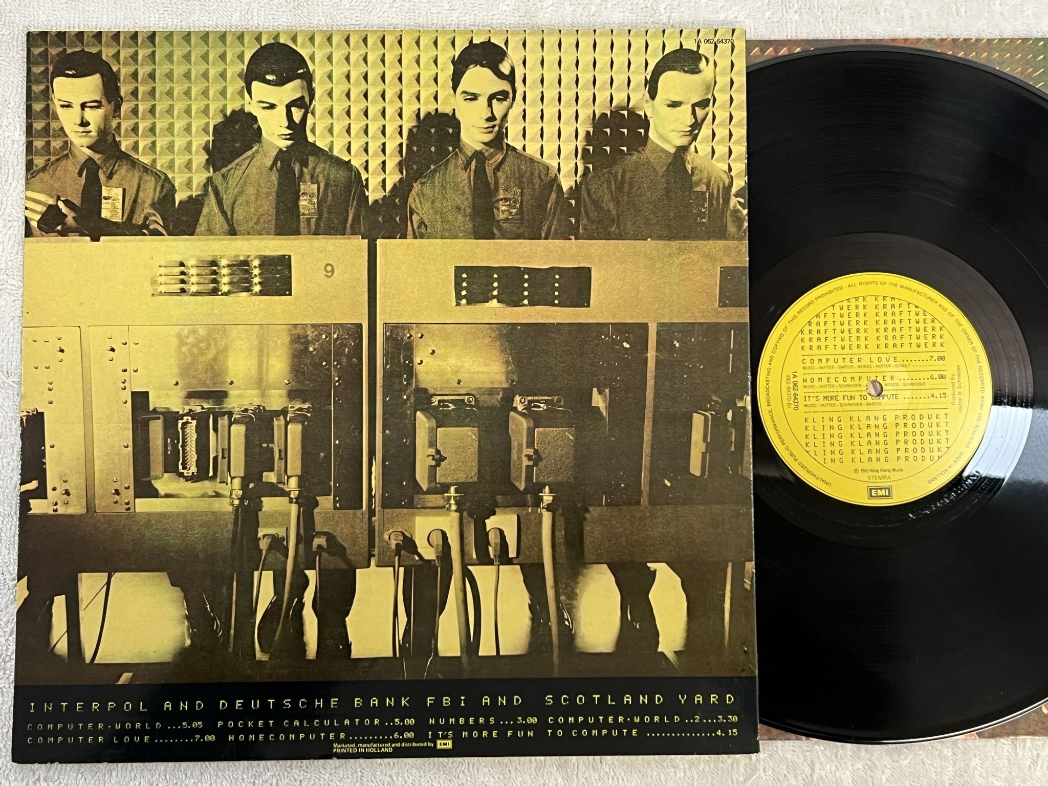 Omslagsbild för skivan KRAFTWERK computer world LP -81 Hol EMI 1A 062-64370