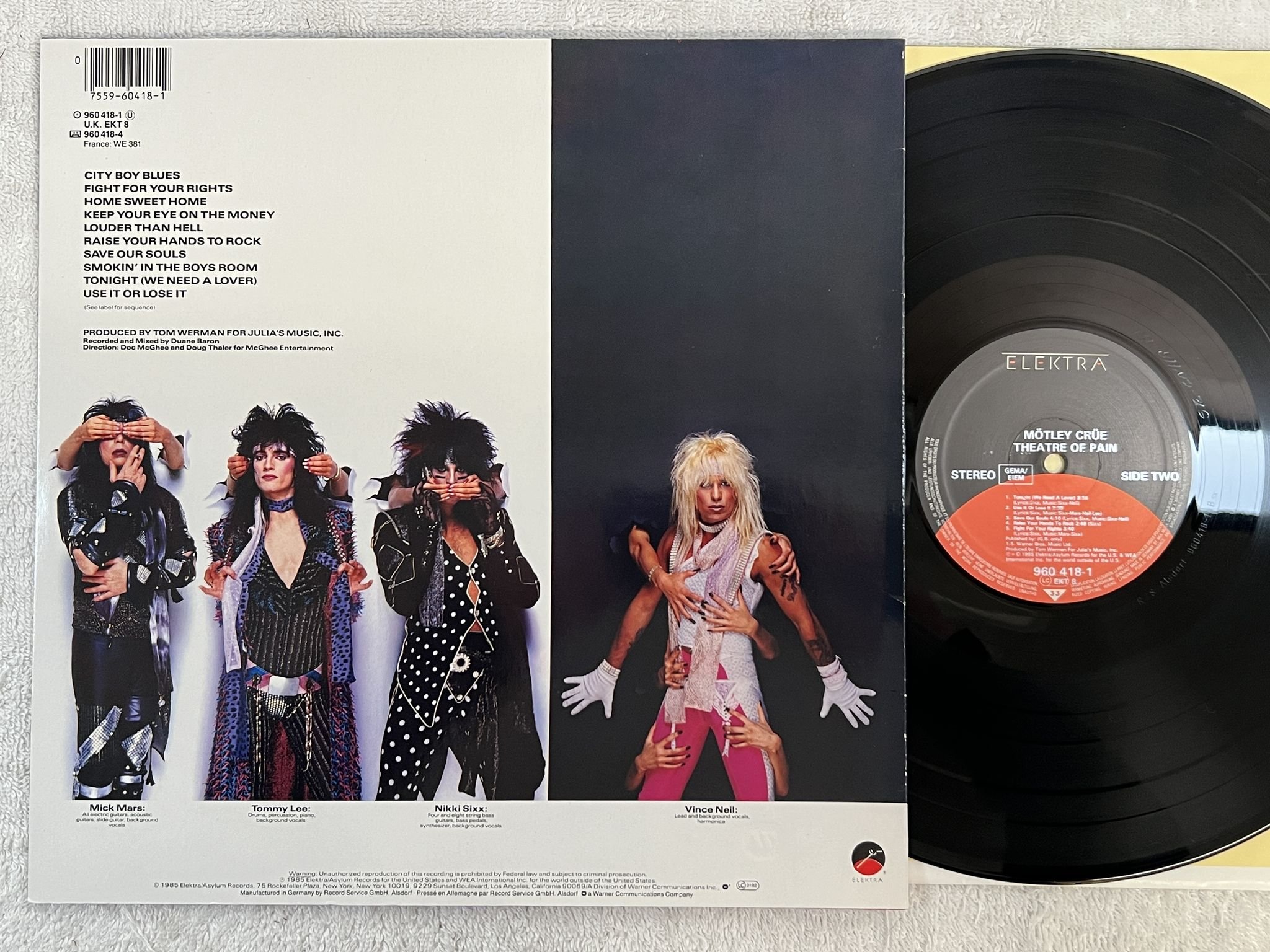 Omslagsbild för skivan MÖTLEY CRÜE theatre of pain LP -85 Ger ELEKTRA 960 418-1