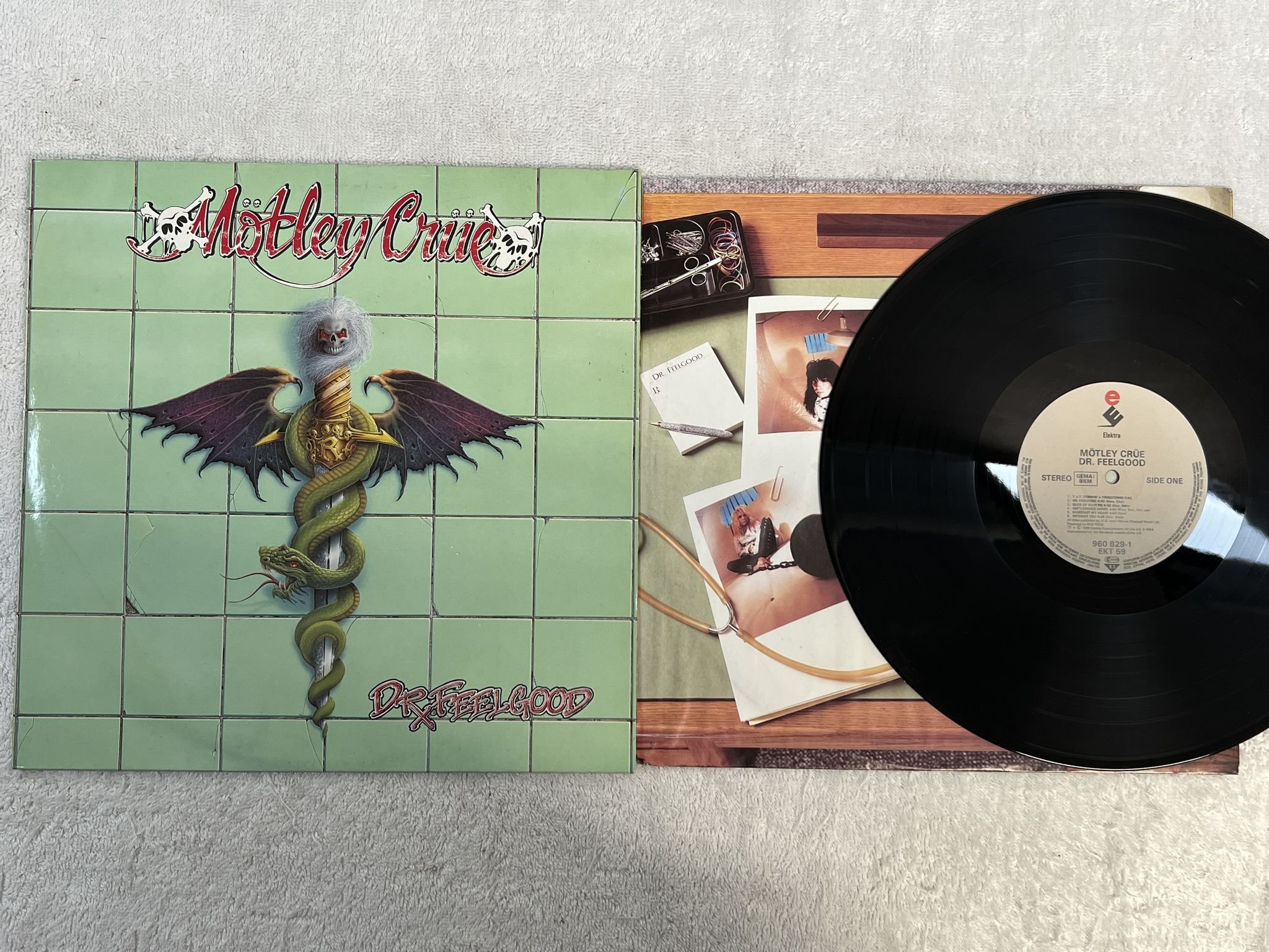 Omslagsbild för skivan MÖTLEY CRÜE Dr. Feelgood LP -89 Ger ELEKTRA 960 829-1