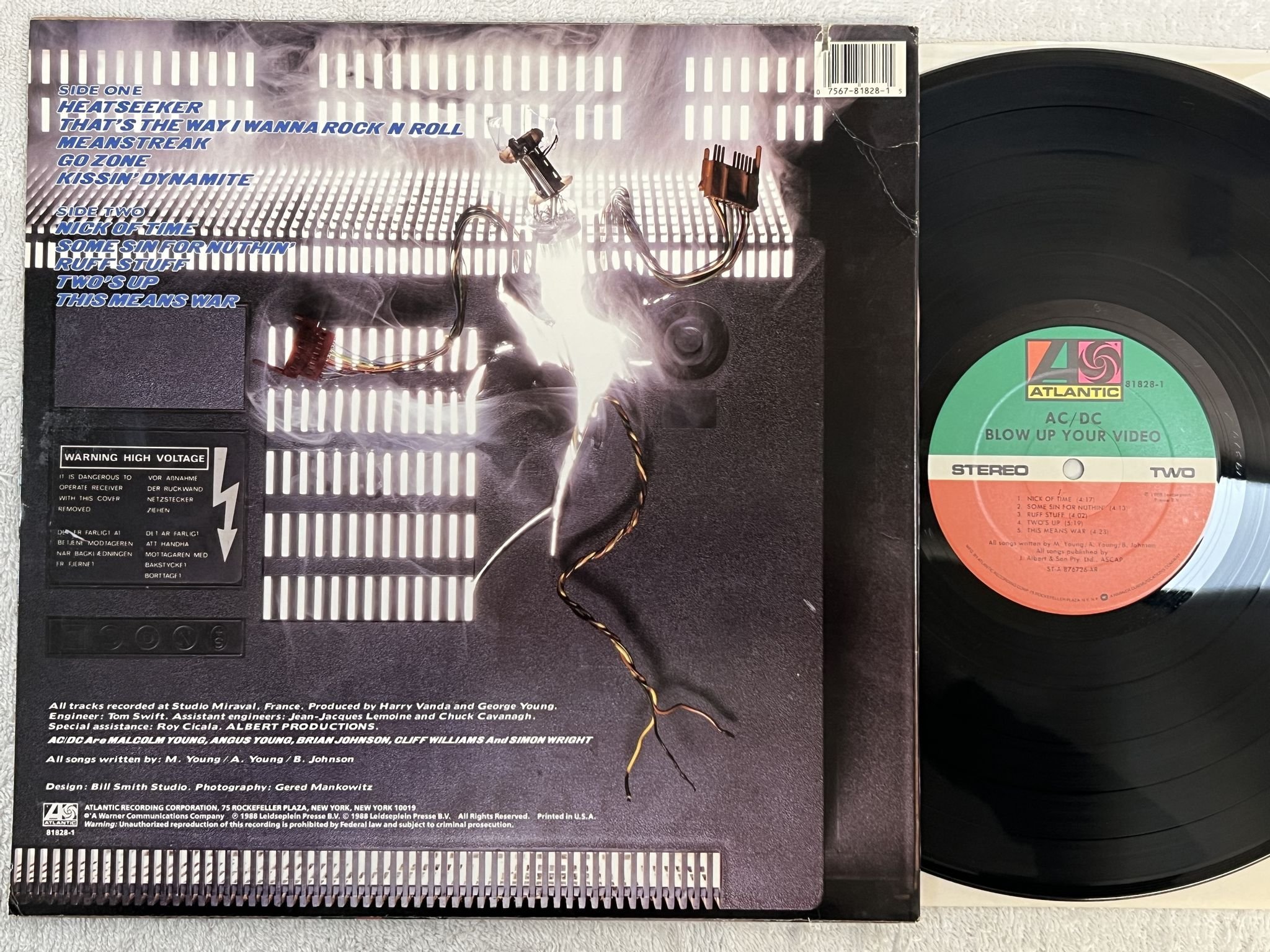 Omslagsbild för skivan AC/DC blow up your video LP -88 US atlantic 81828-1