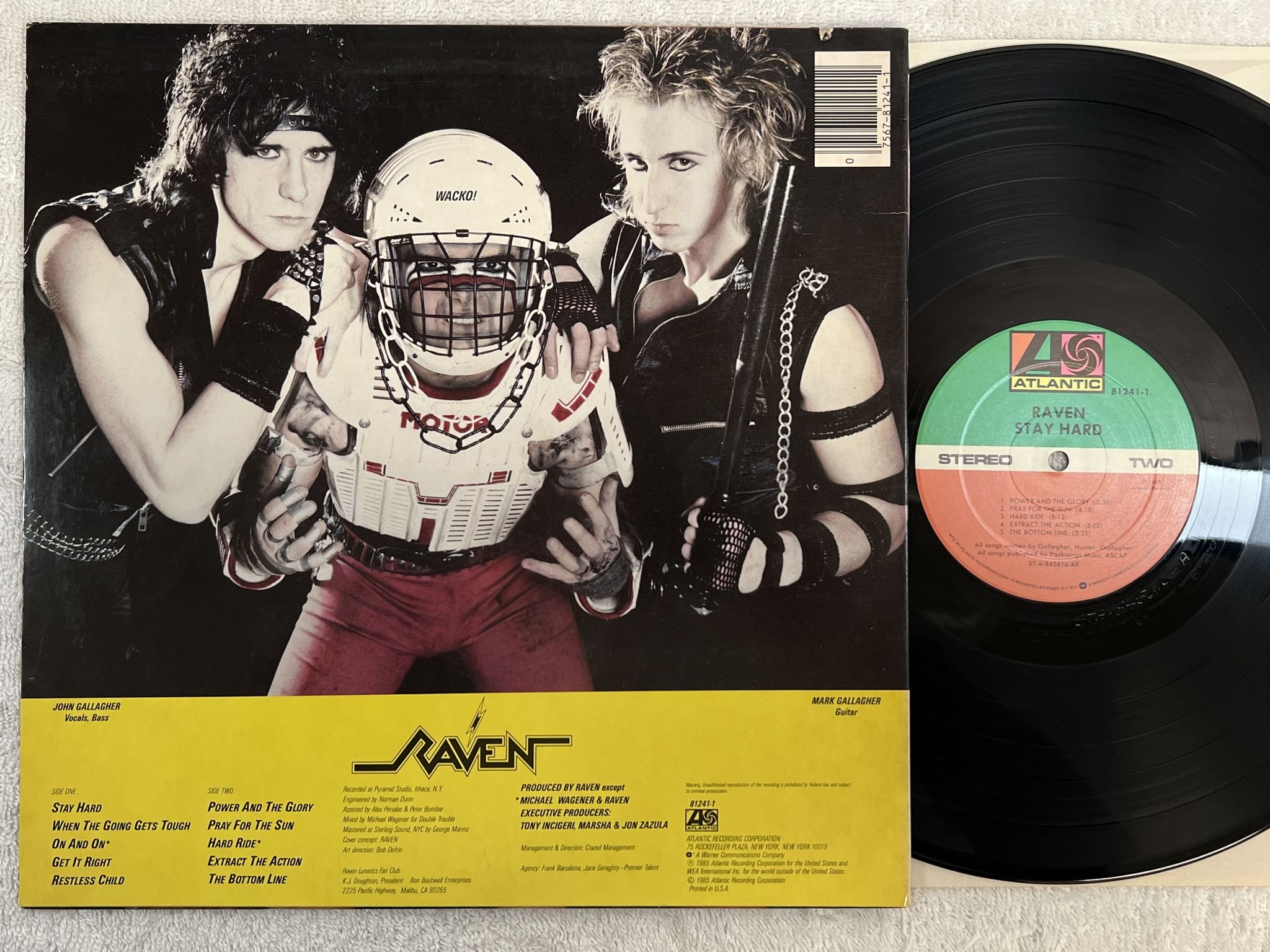 Omslagsbild för skivan RAVEN stay hard LP -85 US atlantic 81241-1