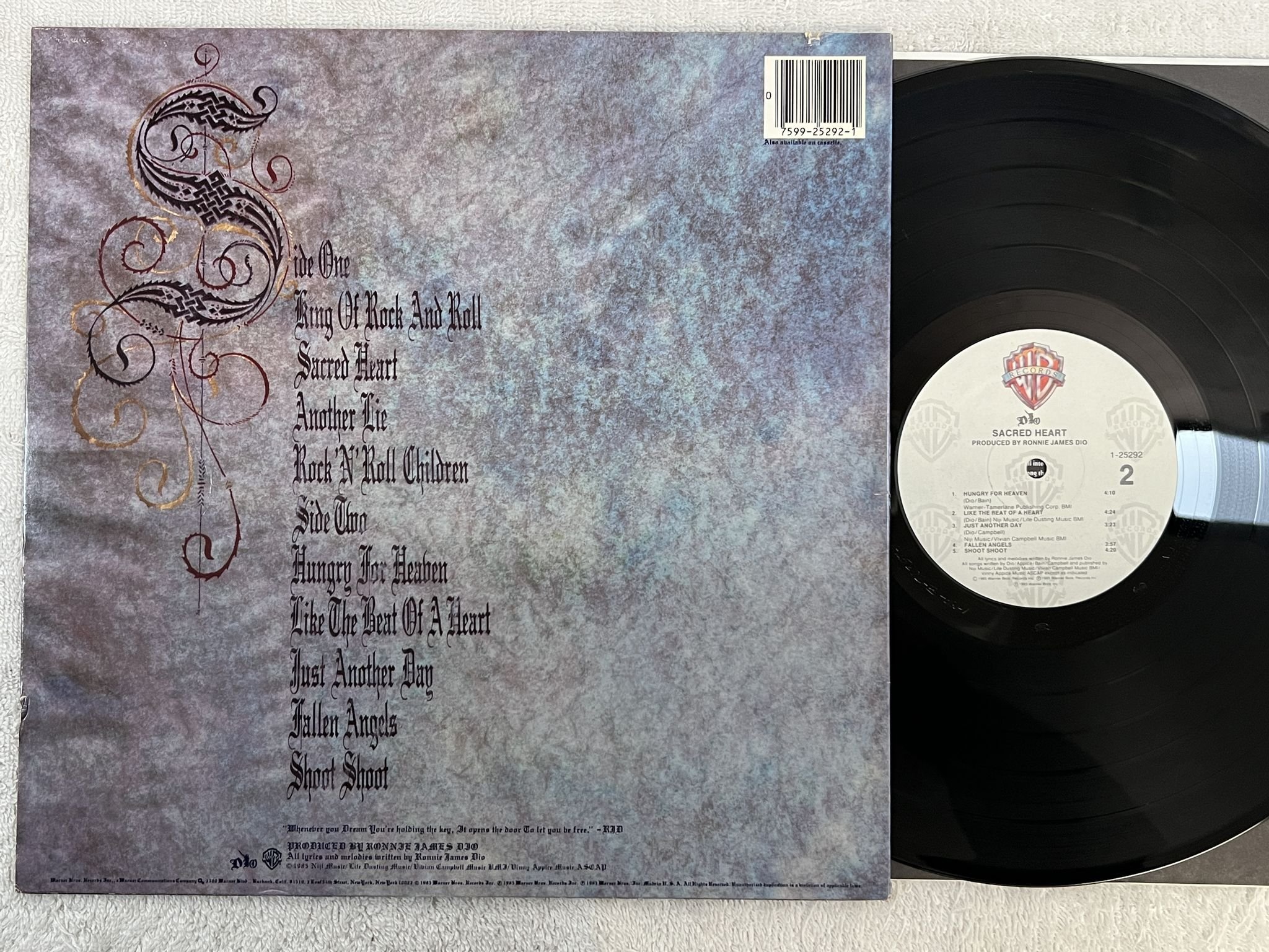 Omslagsbild för skivan DIO sacred heart LP -85 US WARNER BROS 1-25292