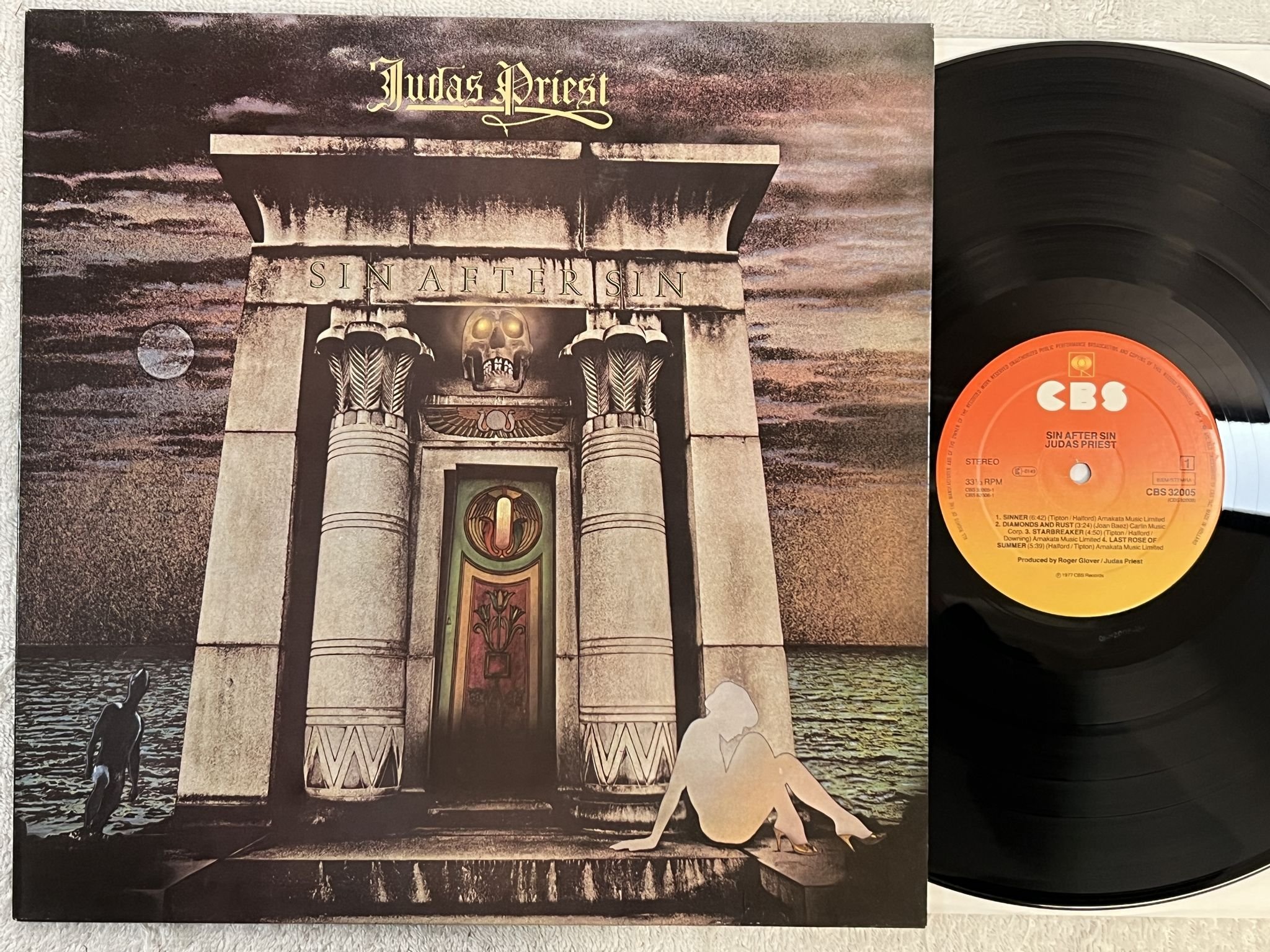 Omslagsbild för skivan JUDAS PRIEST sin after sin LP -77 Hol CBS 32005