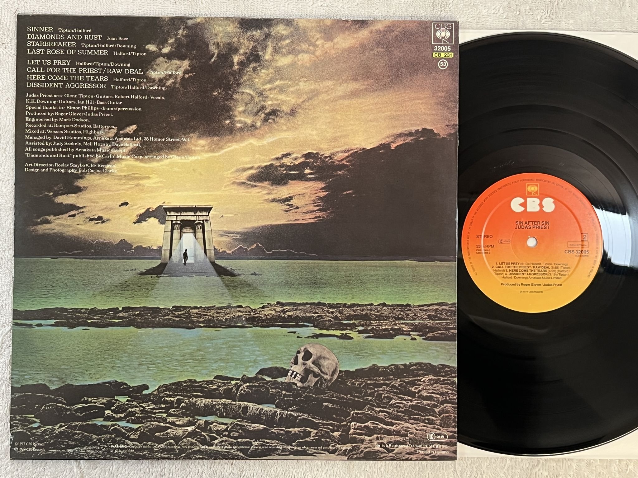 Omslagsbild för skivan JUDAS PRIEST sin after sin LP -77 Hol CBS 32005