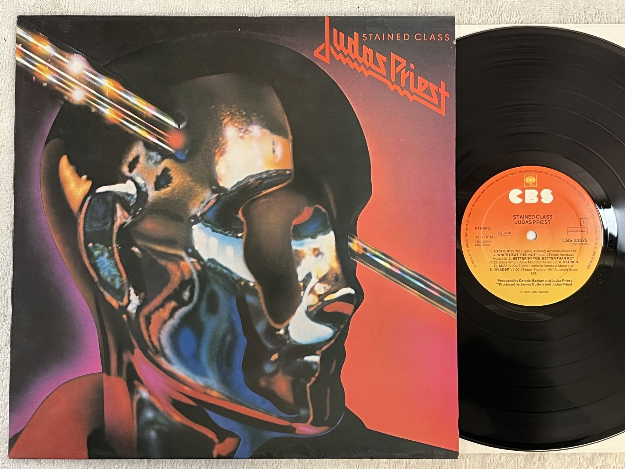 Omslagsbild för skivan JUDAS PRIEST stained class LP -78 Hol CBS 32075