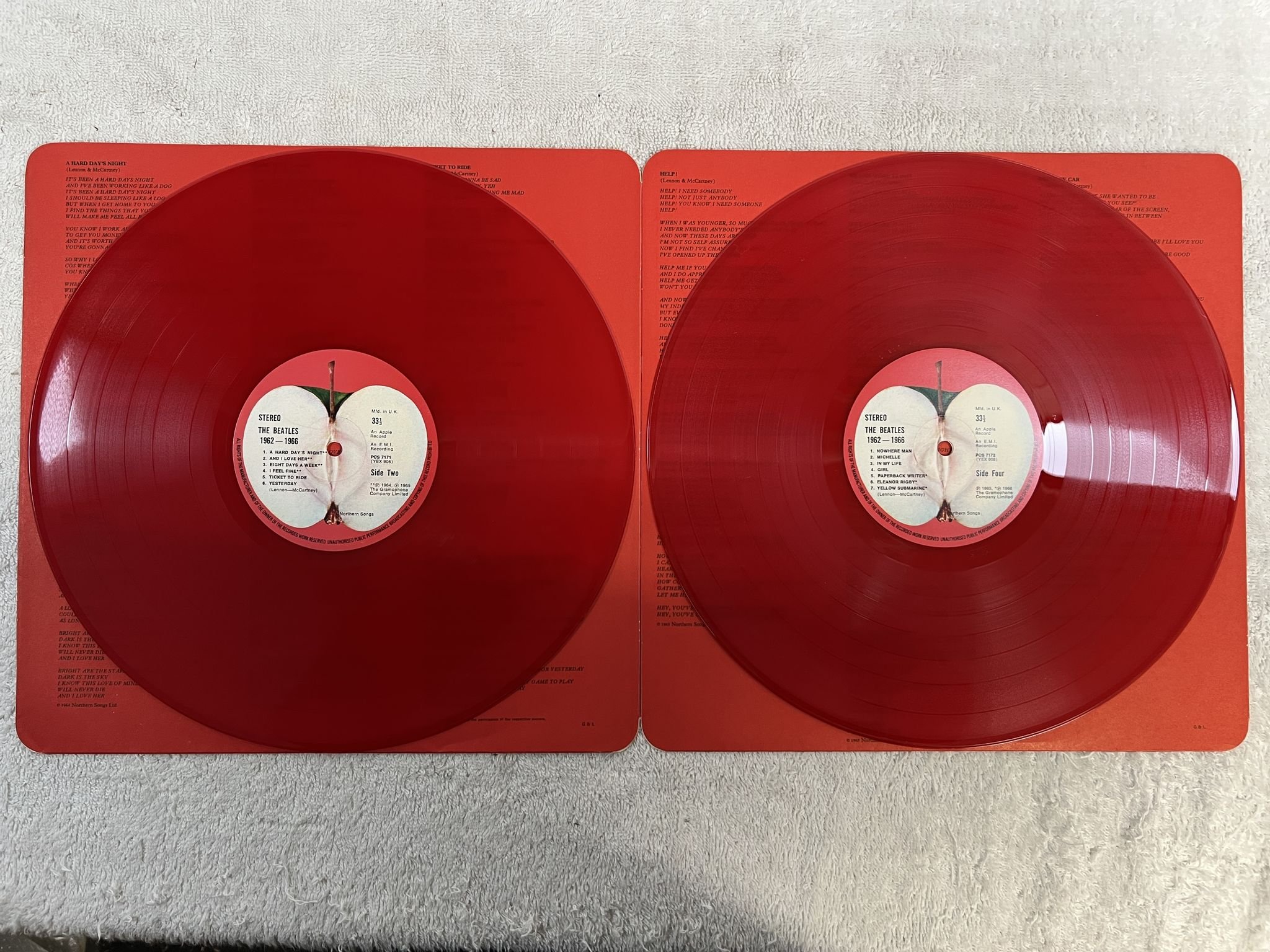 Omslagsbild för skivan THE BEATLES 1962-1966 2xLP -78 UK APPLE PCSPR 717 *** RED VINYL ***